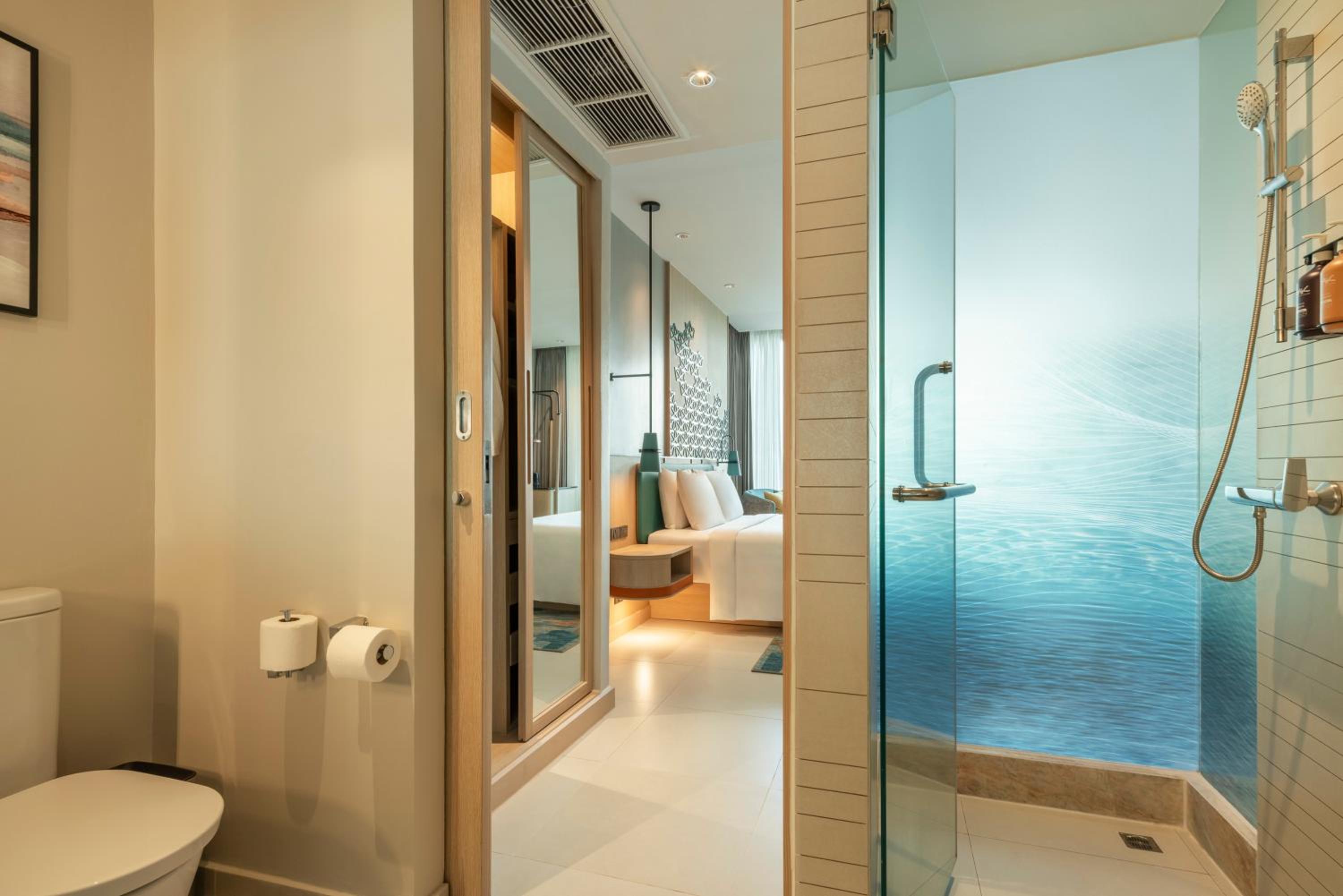 Standard King Room with Pattaya Beach view and Bay Tower