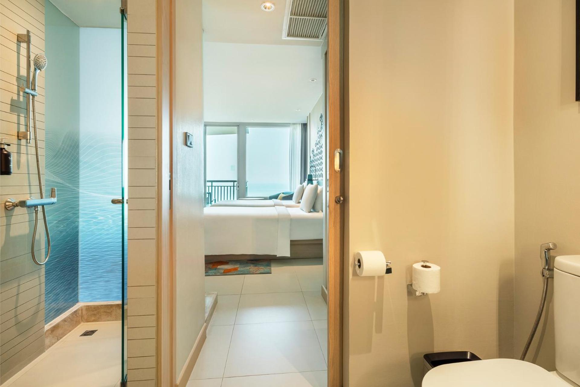 Standard King Room with Ocean View and Bay Tower