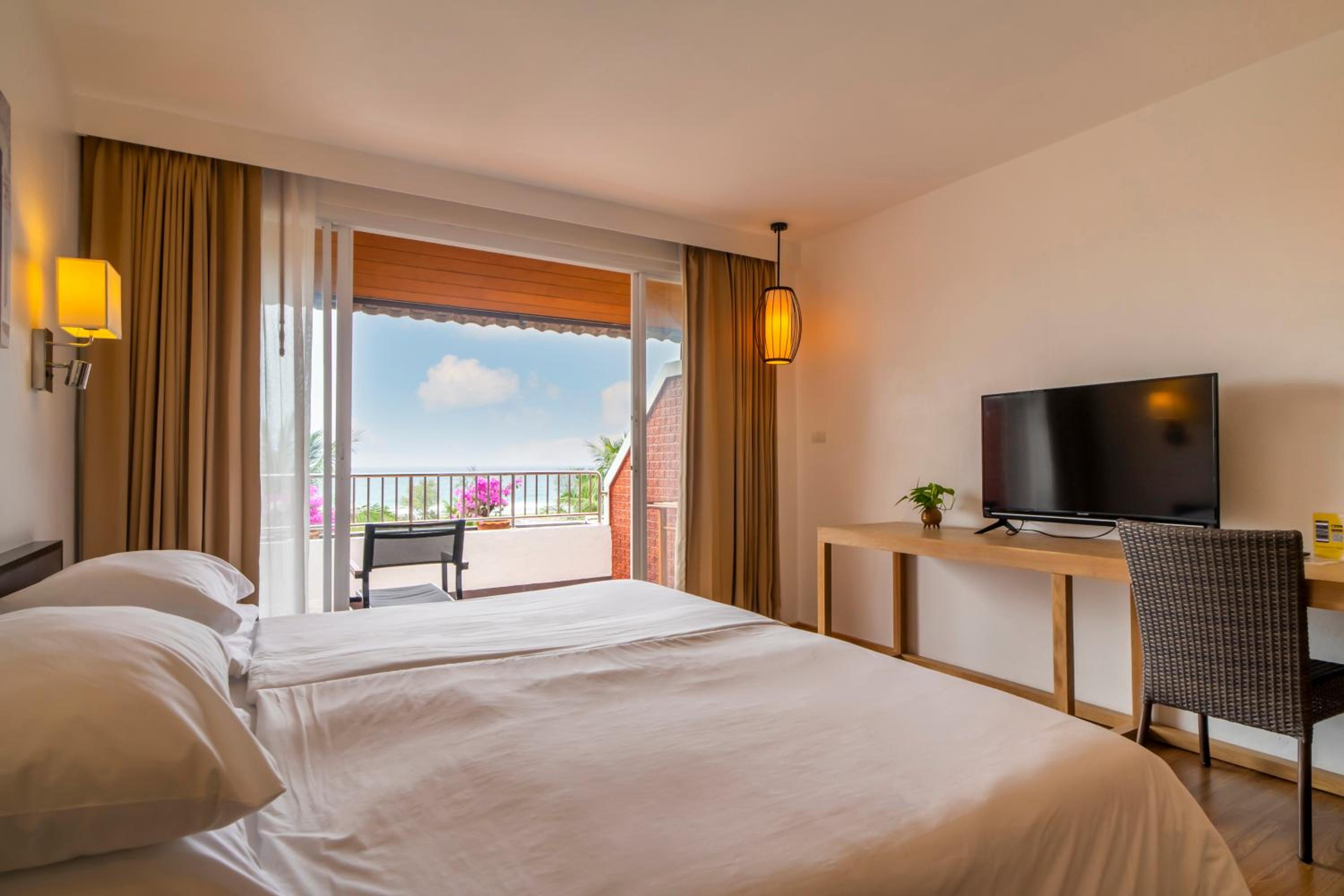 Deluxe King Room with Ocean View