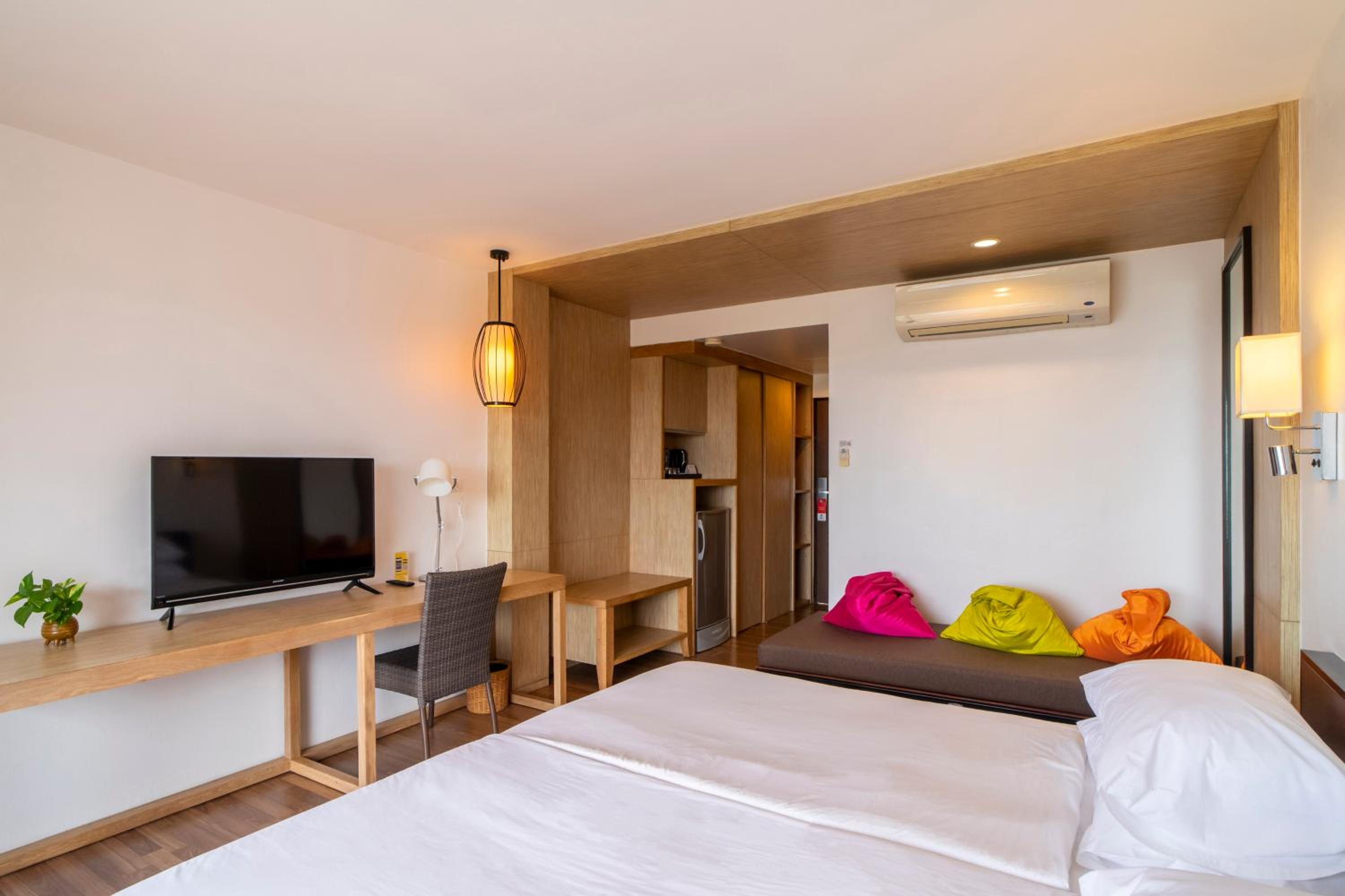 Deluxe King Room with Ocean View
