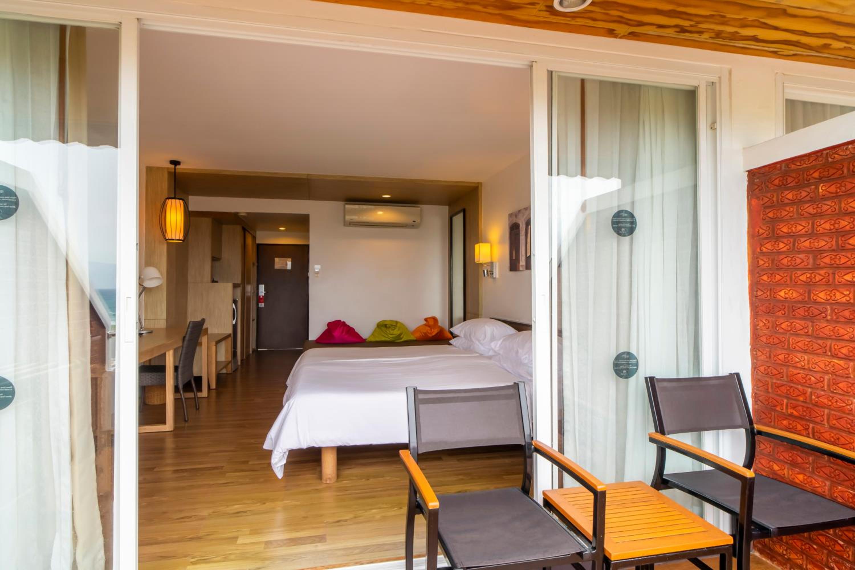 Deluxe King Room with Ocean View