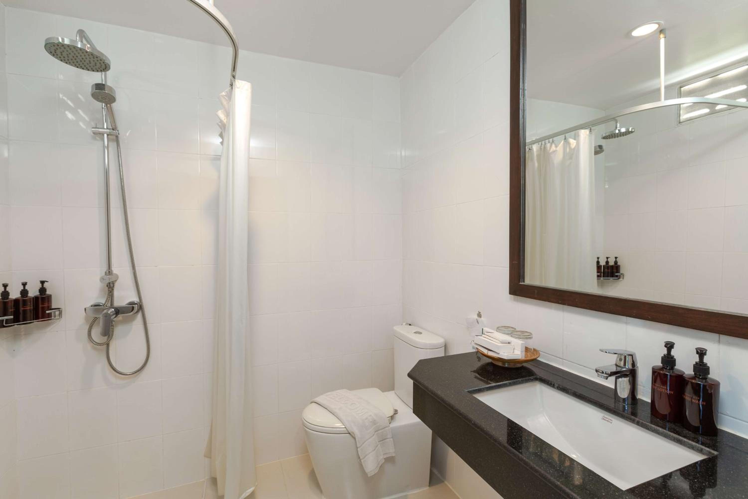 Superior Twin Room with Partial Ocean View