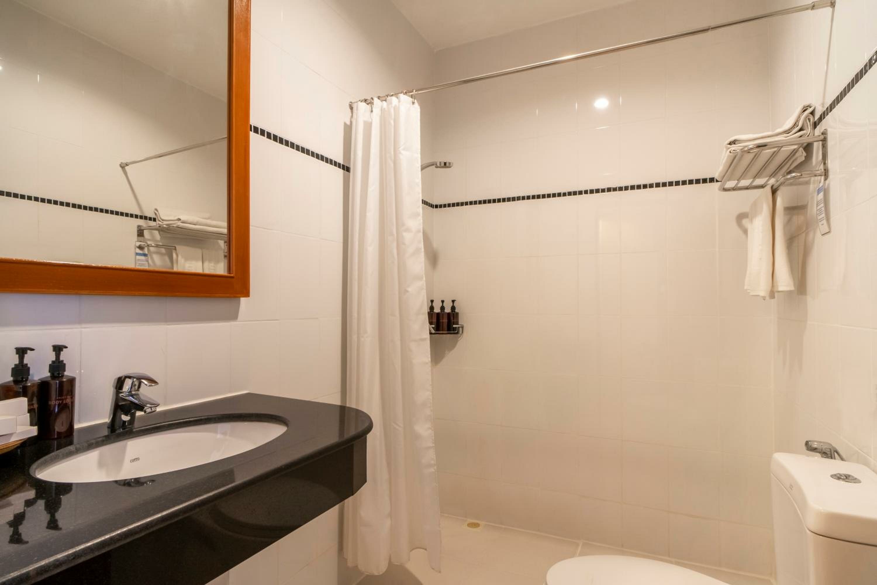 Superior Twin Room with Partial Ocean View