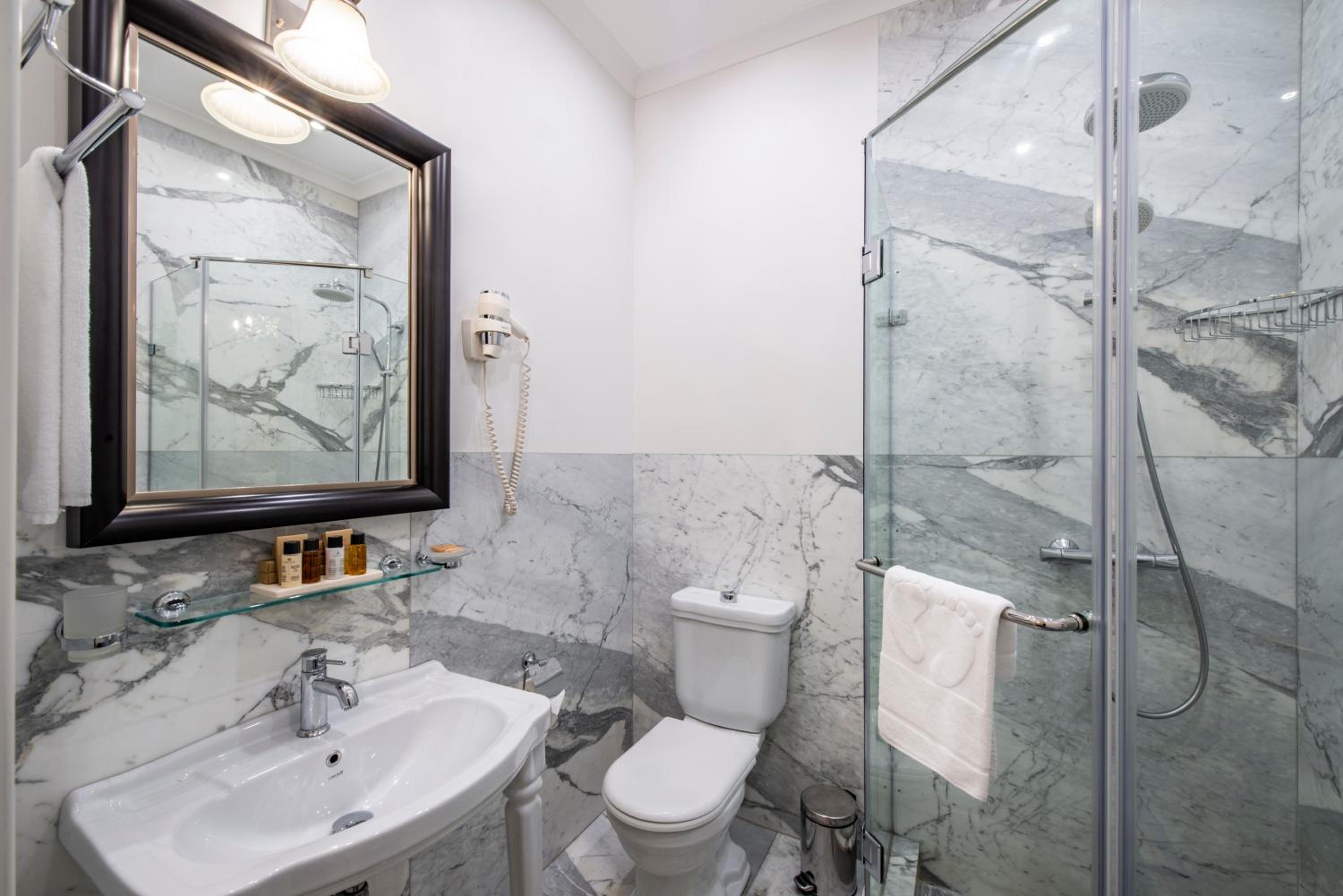 Economy Double (Historical Building)