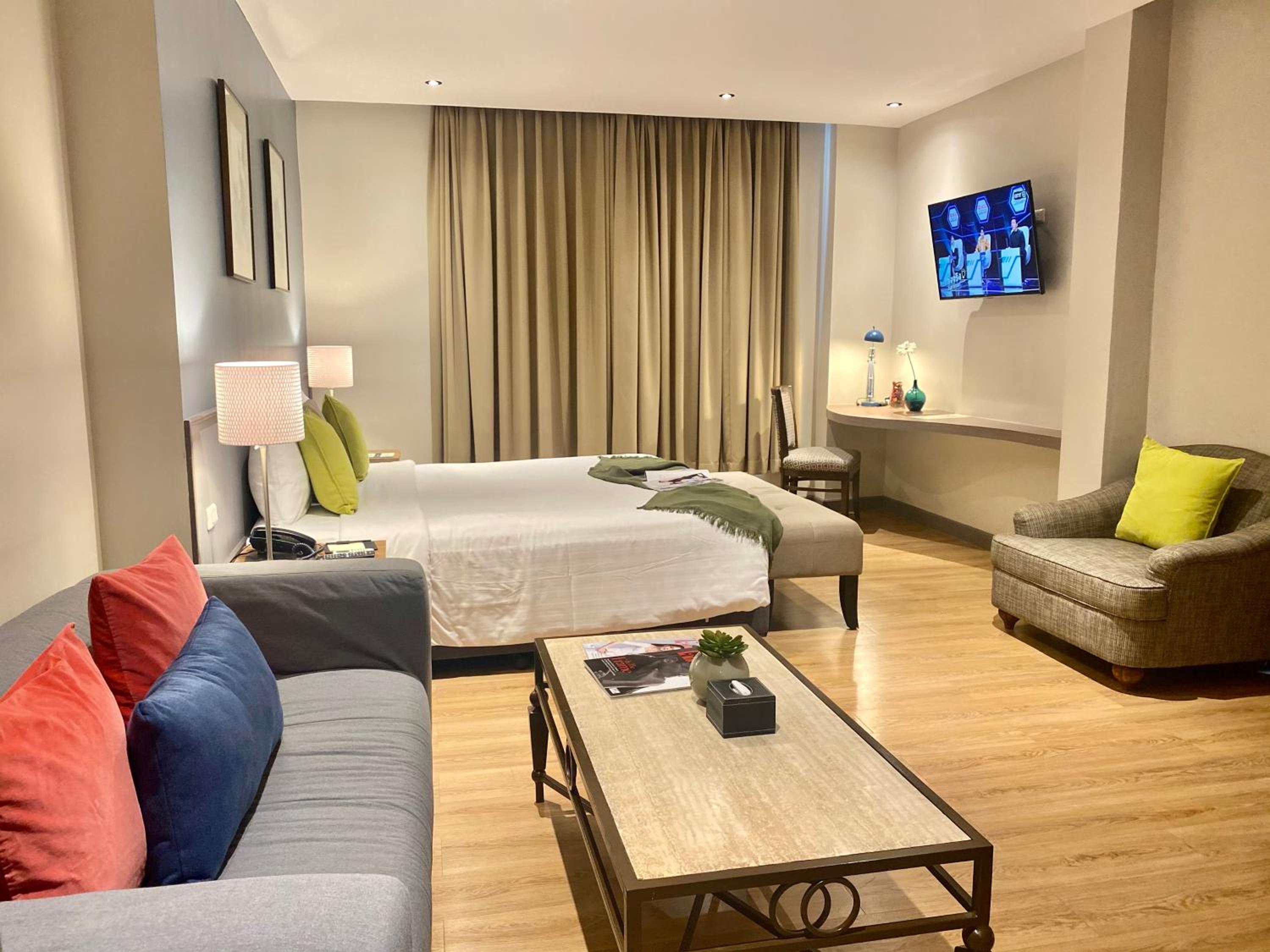 Deluxe Suite with Kitchen