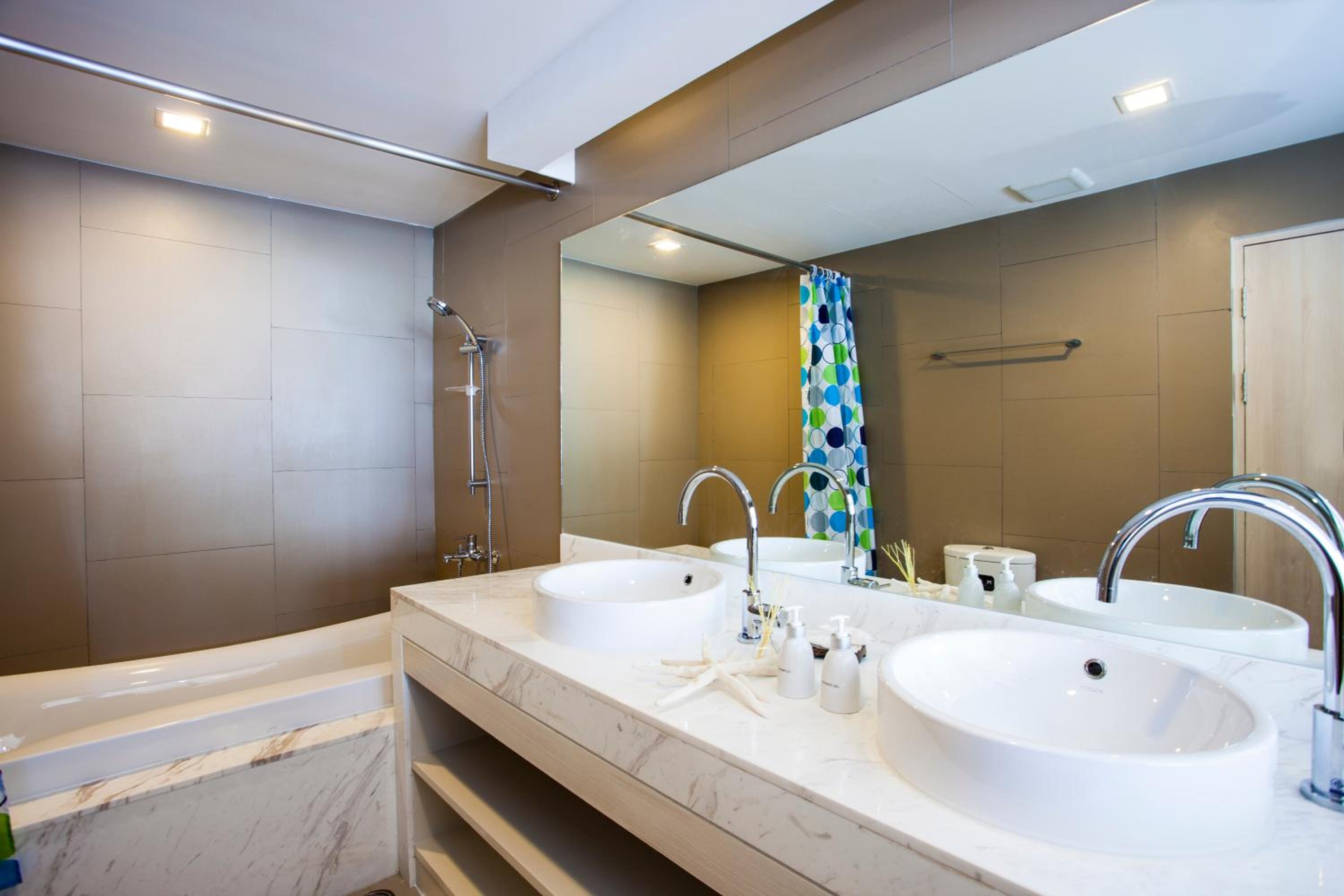 Coral Deluxe Double Room with Seaview - B