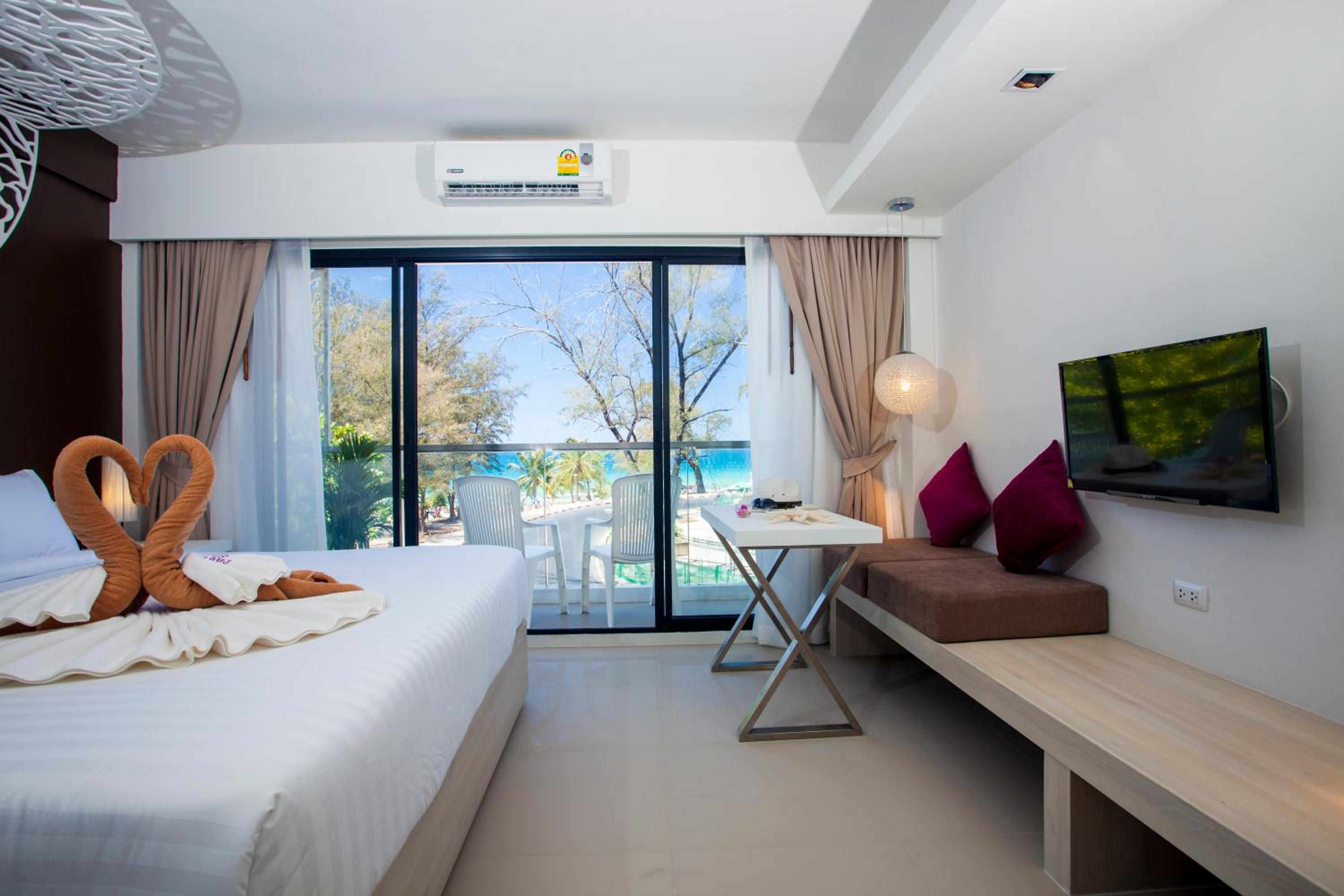 Coral Deluxe Double Room with Seaview - B