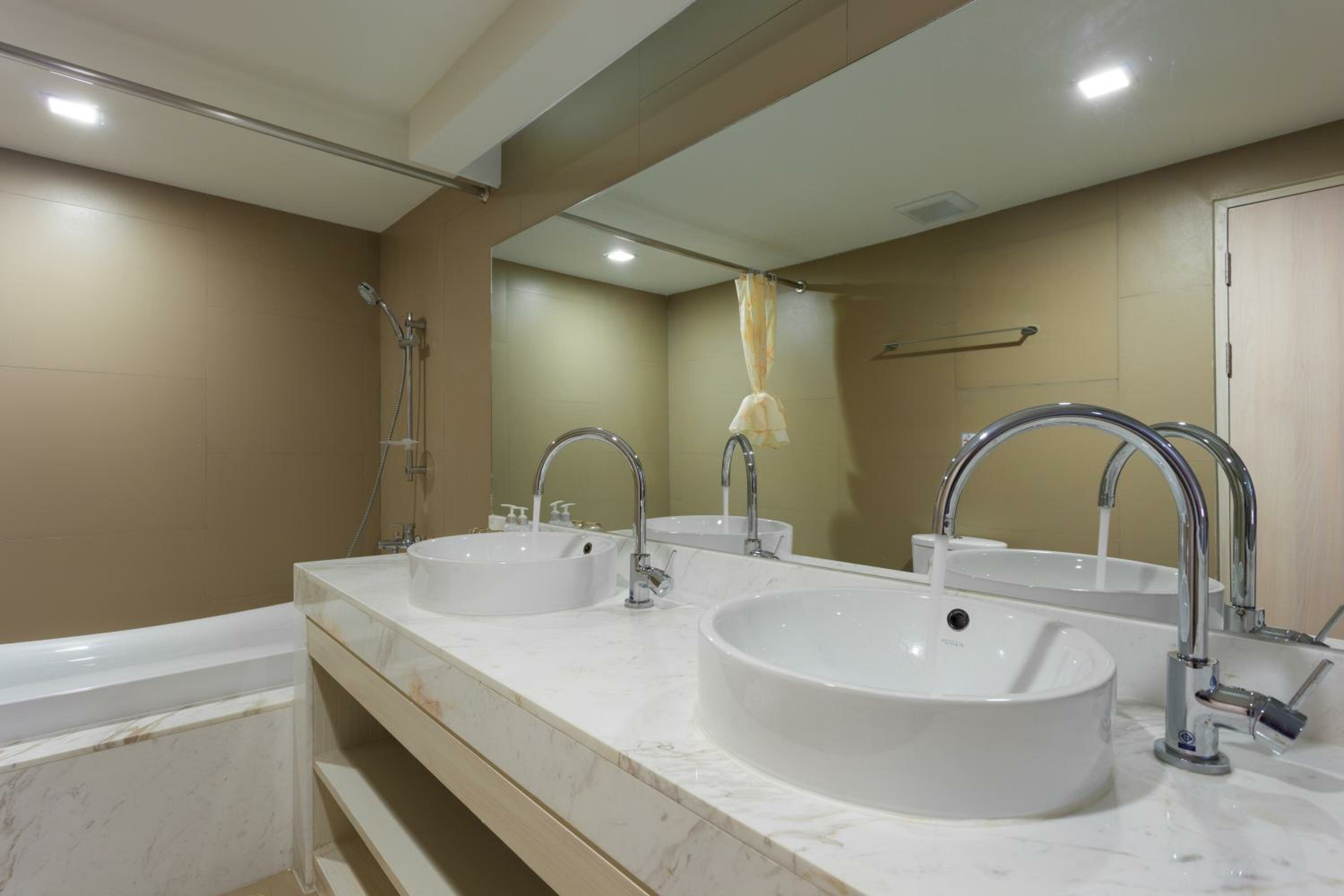 Coral Deluxe Double Room with Seaview - B