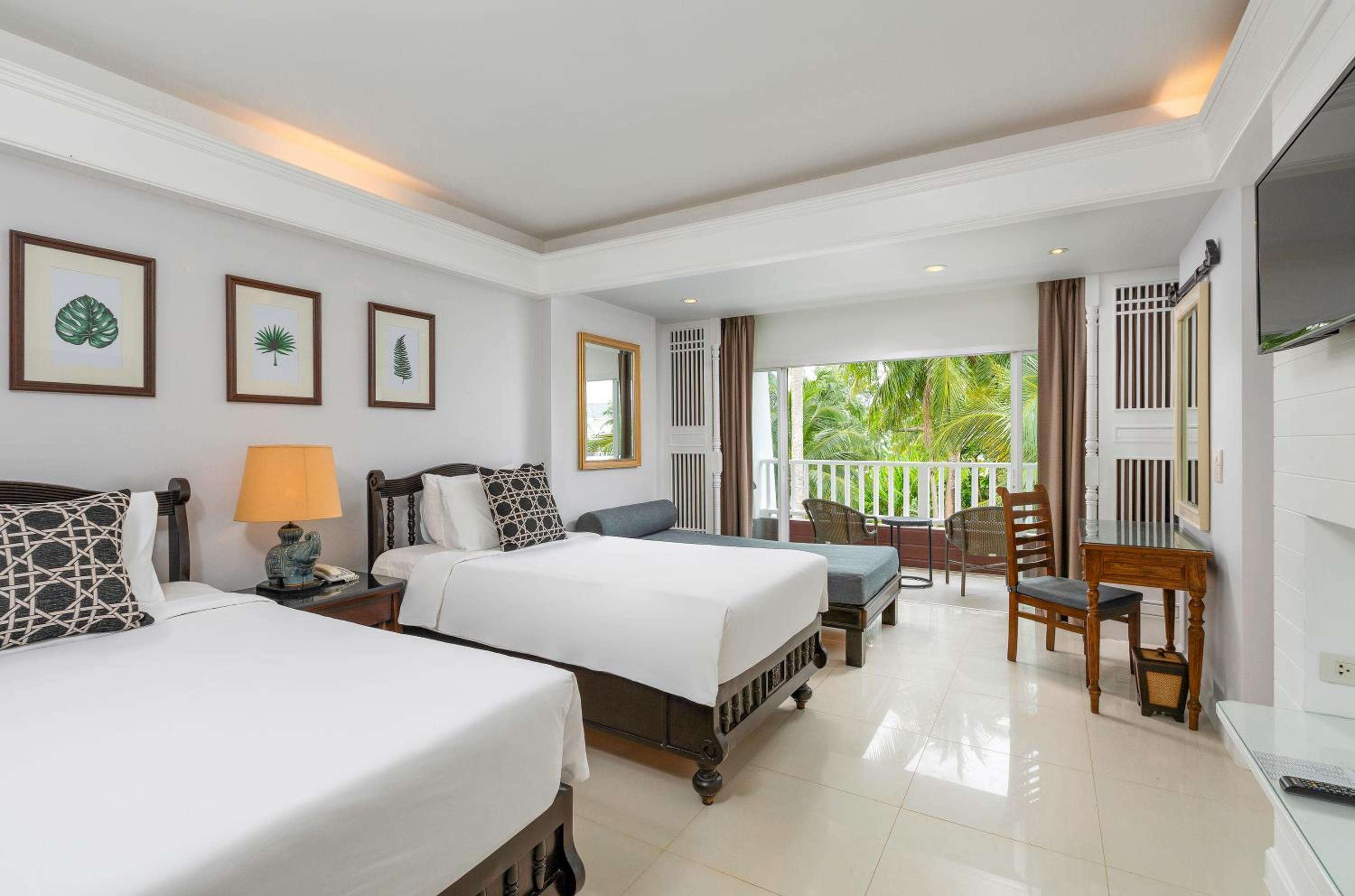 Deluxe Terrace Pool View 