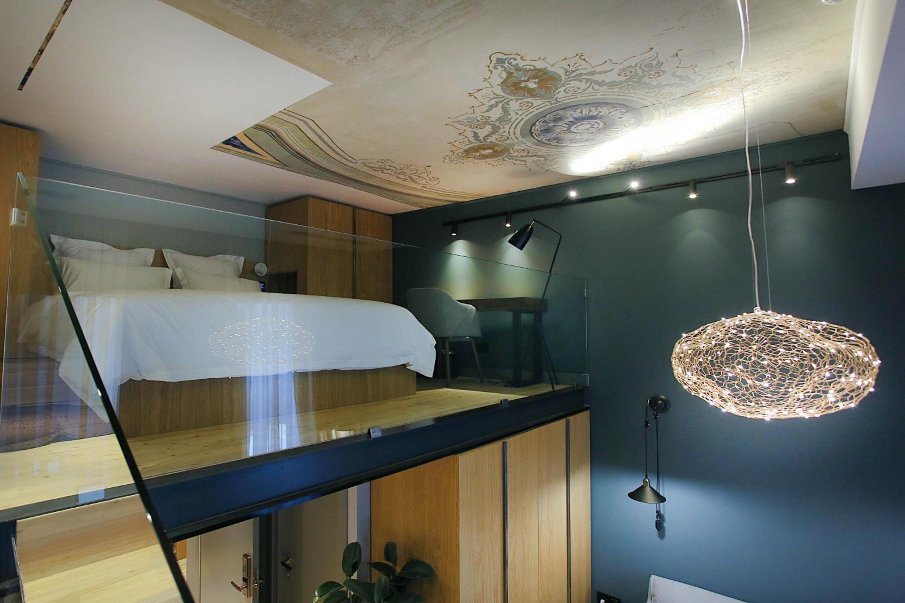 Studio - Split Level