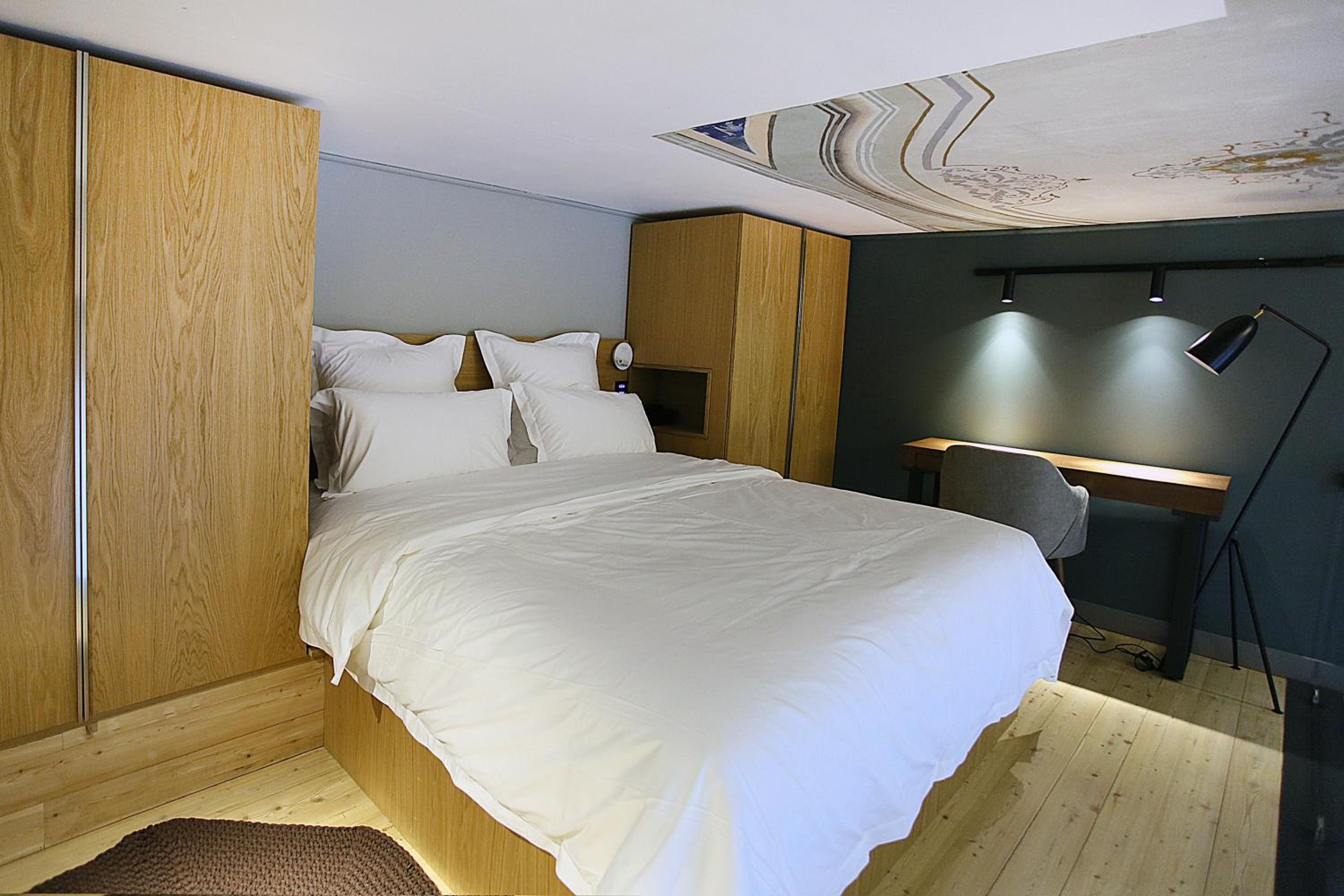 Studio - Split Level