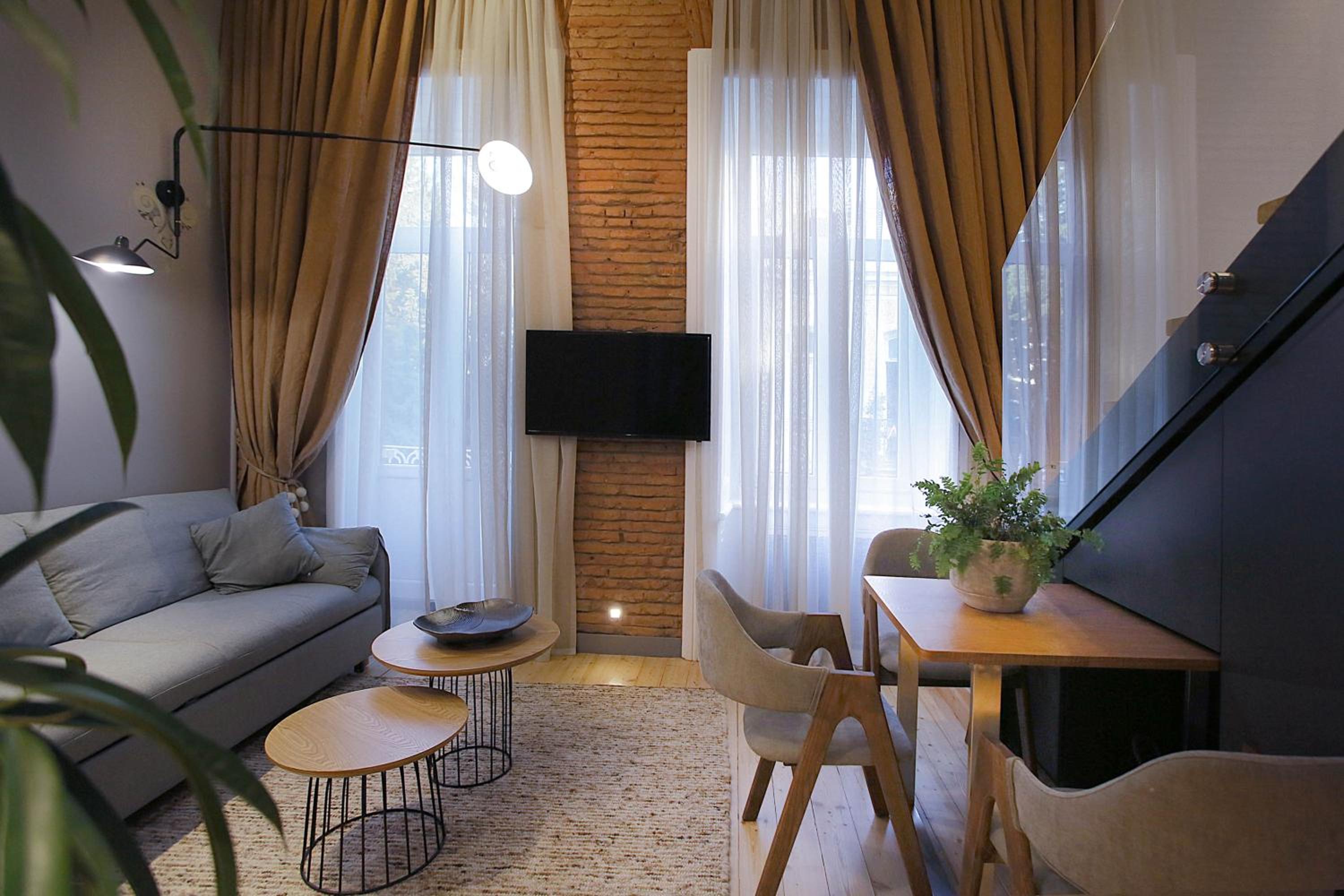 Studio - Split Level