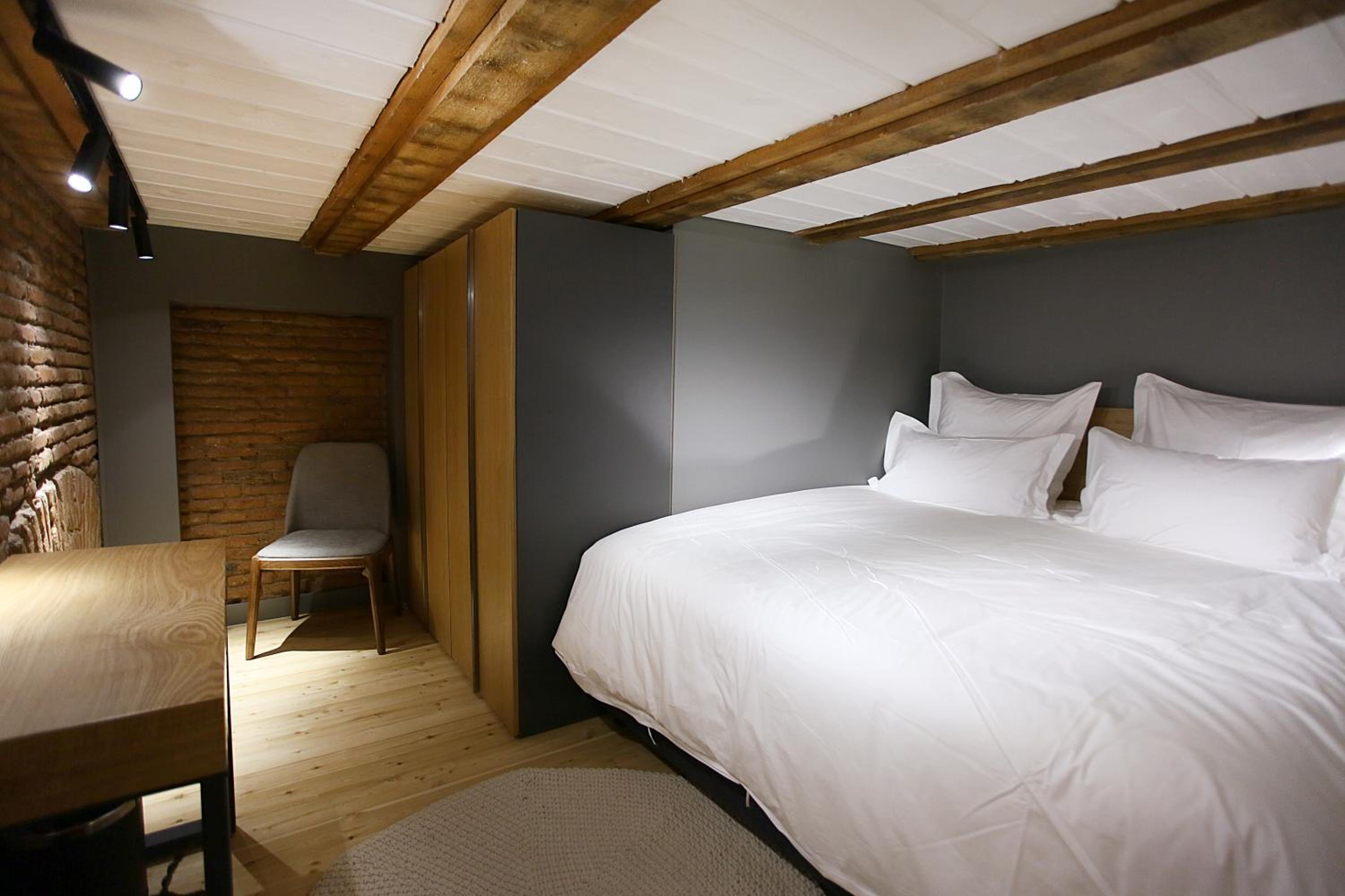 Studio - Split Level