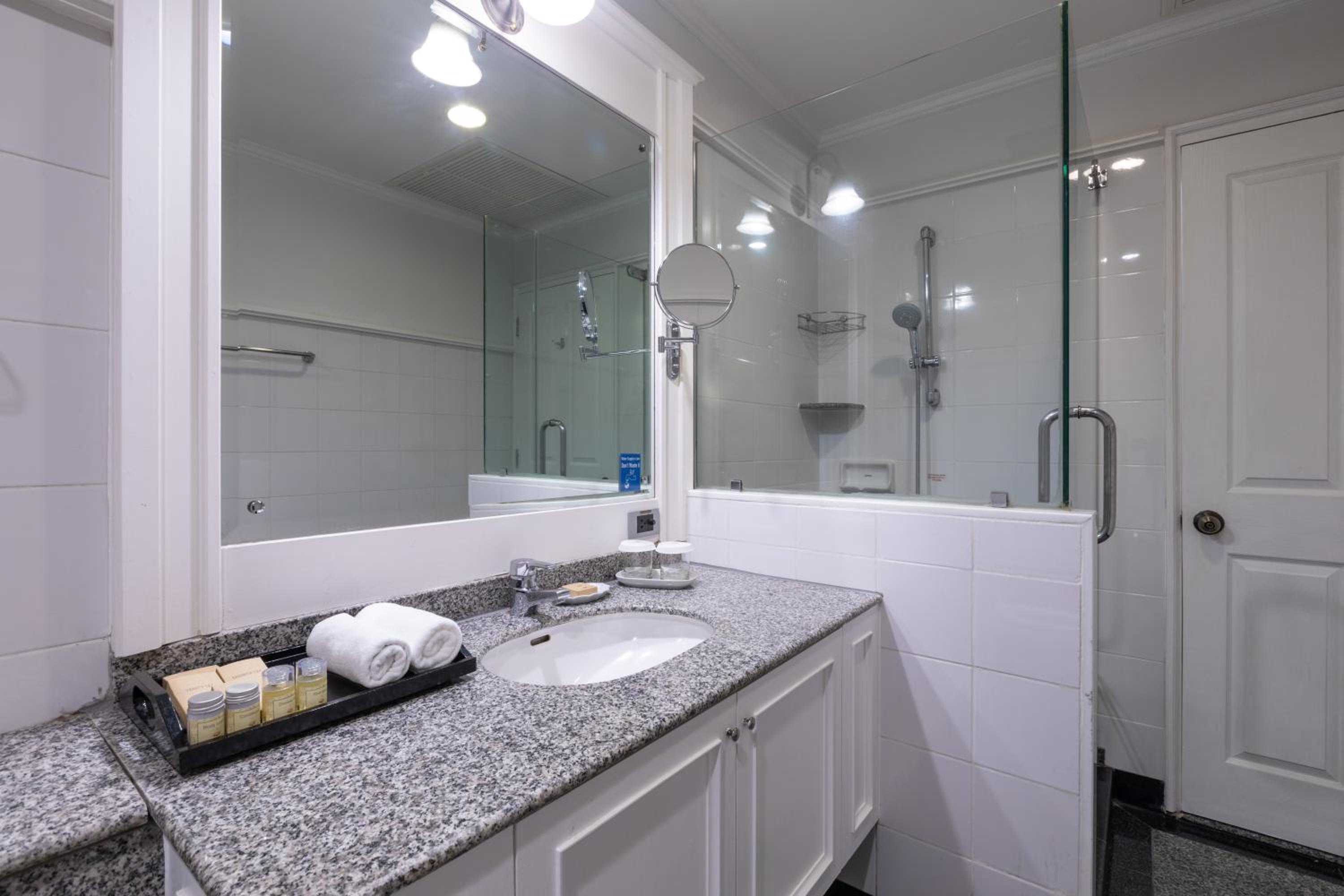 Studio Suite with Lounge Access