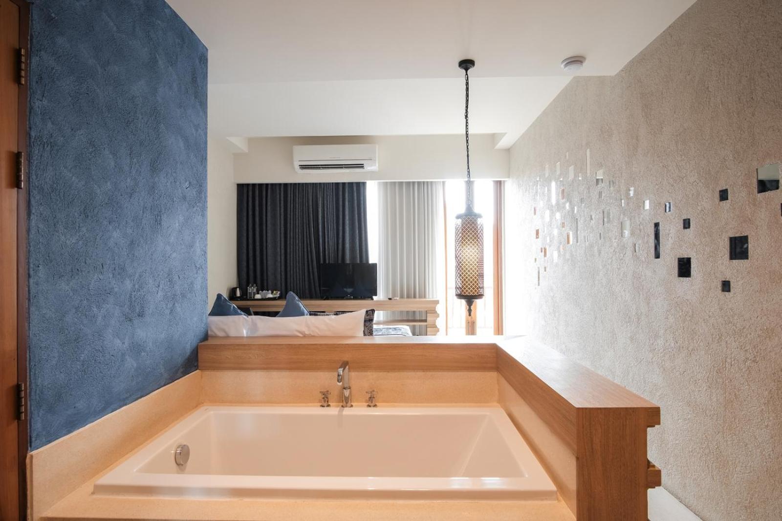 Deluxe Twin Room with Bath Tub