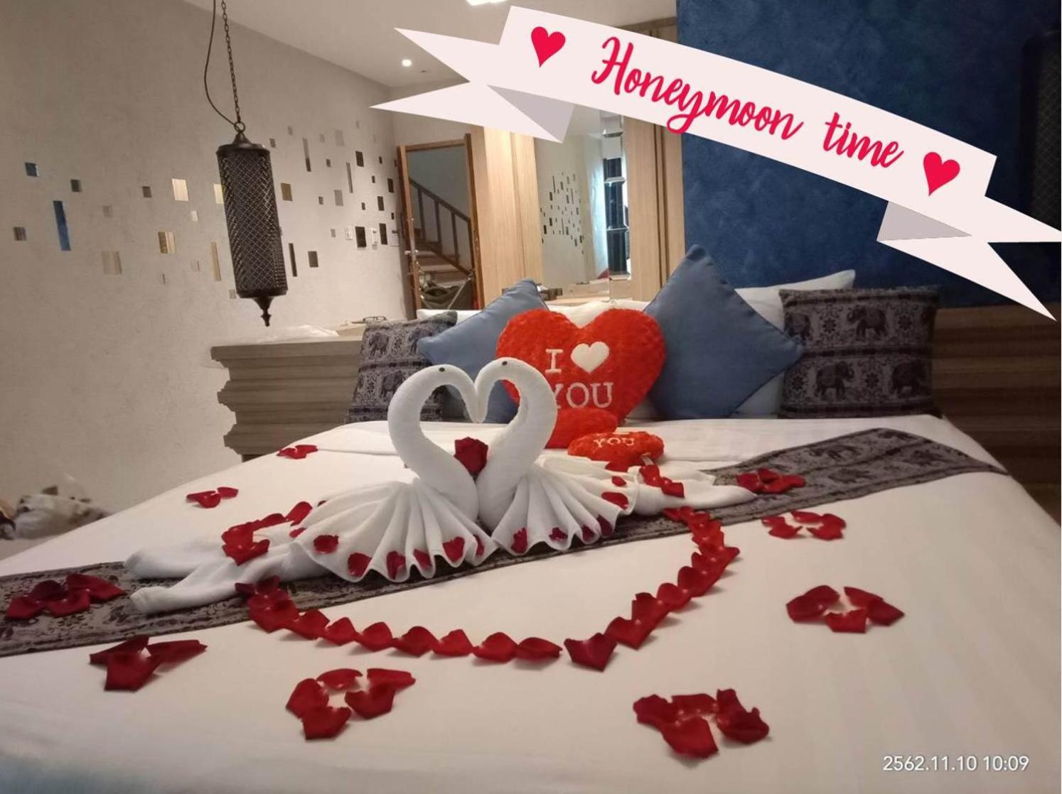 Deluxe King Room with Bath Tub