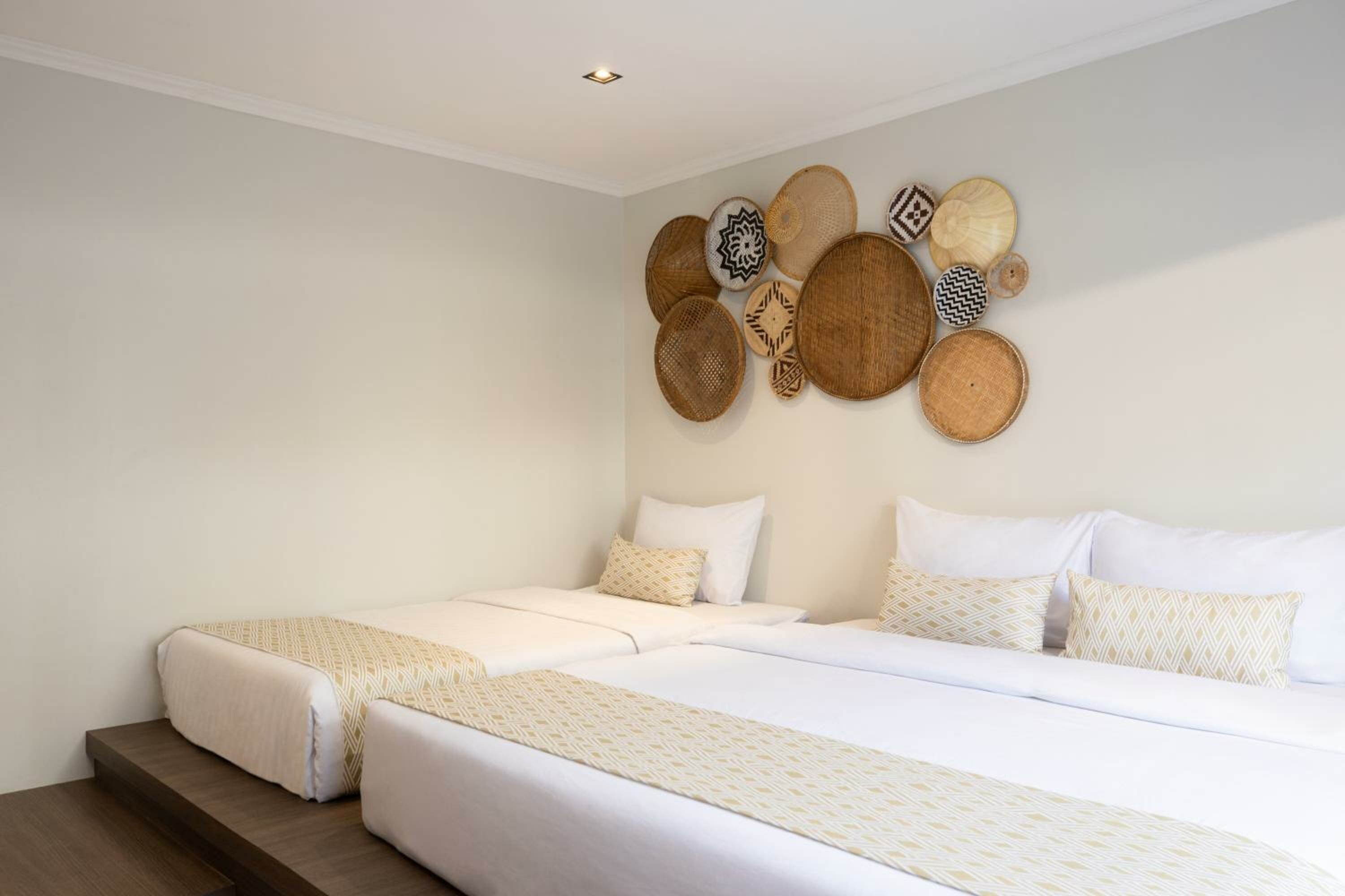 Local Thai Twin Room with Balcony