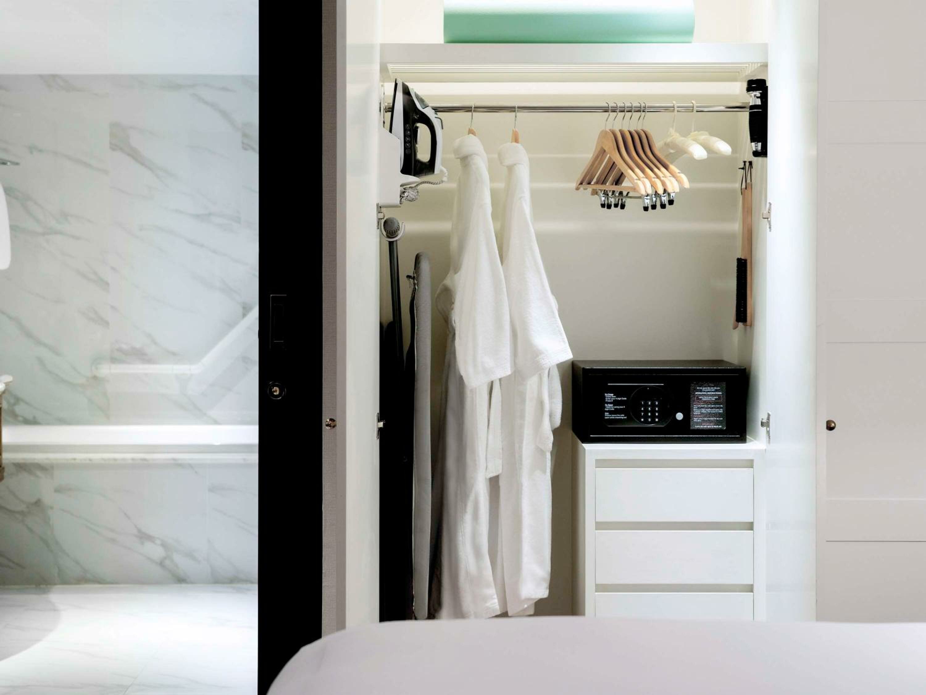 Wellness King Suite - Club Access