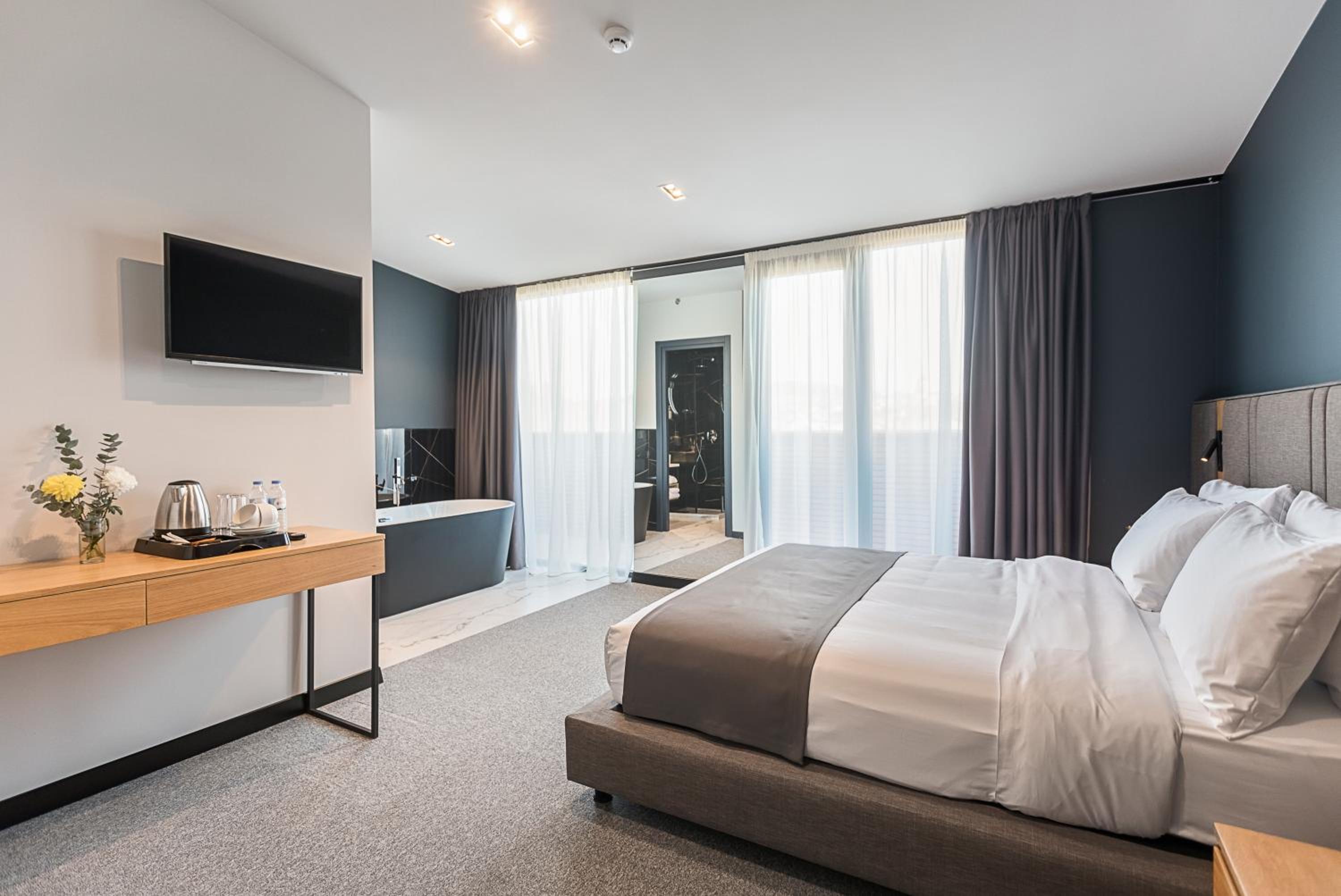 Deluxe Double Room with Bath