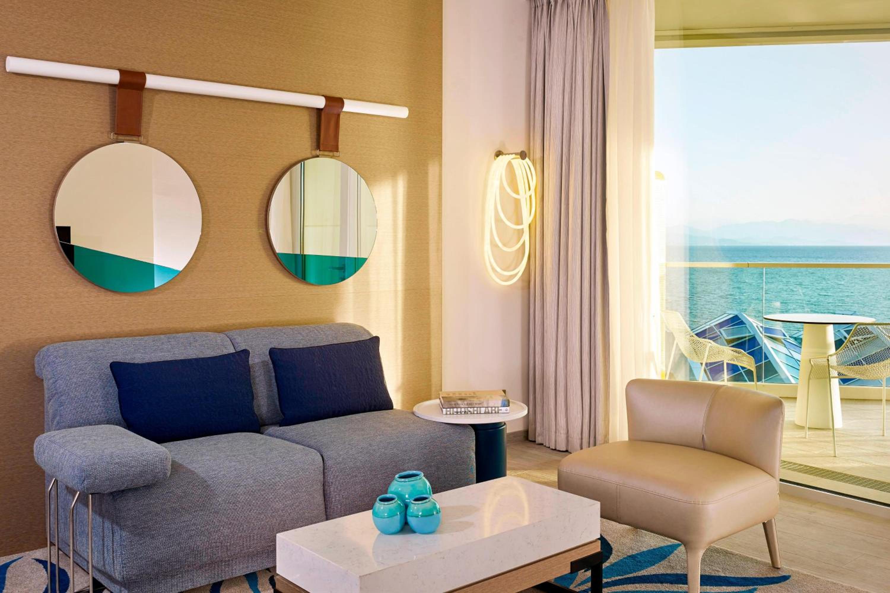 Junior Suite, 1 Bedroom Suite, 1 King, Sea view, Balcony