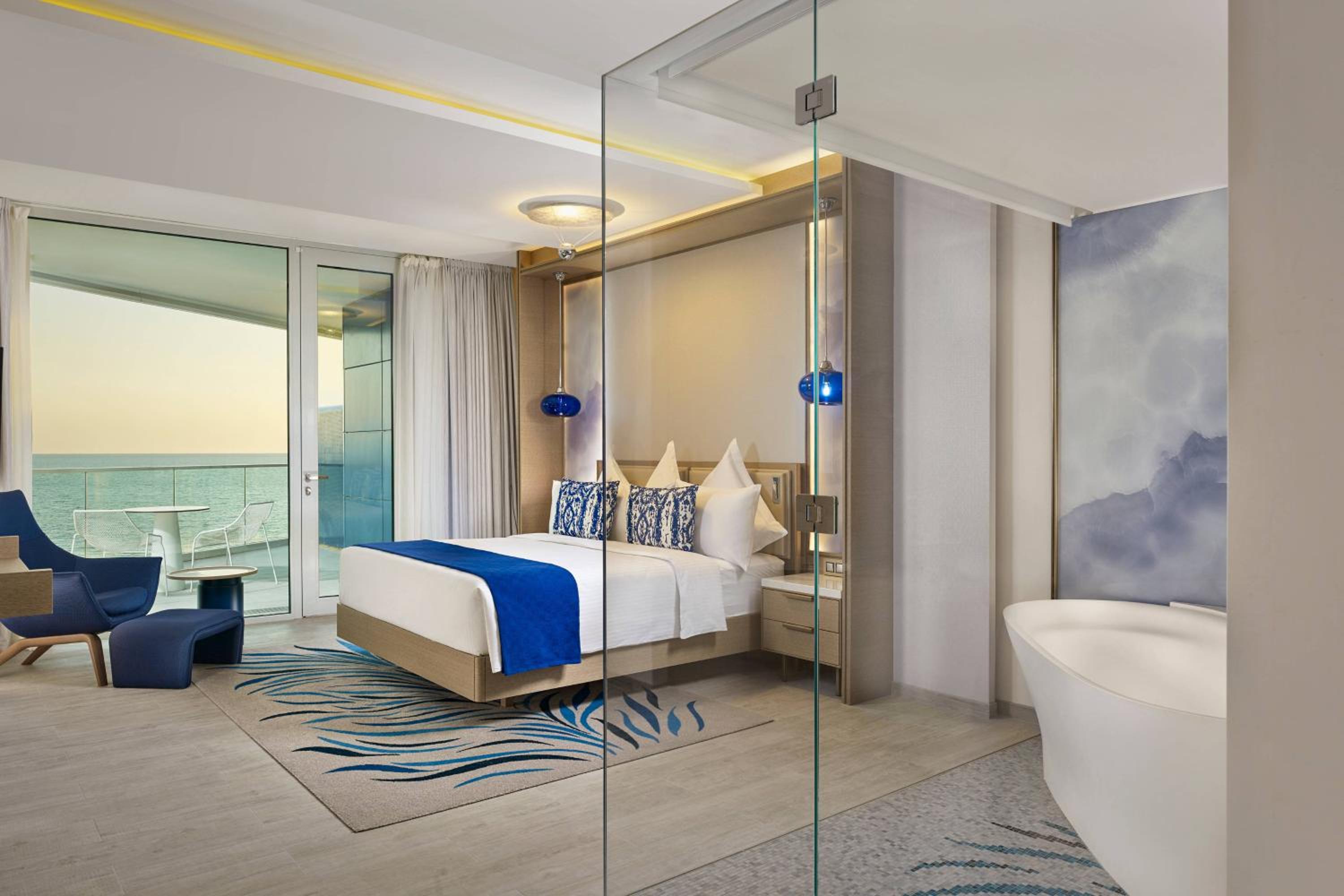 Junior Suite, 1 Bedroom Suite, 1 King, Sea view, Balcony