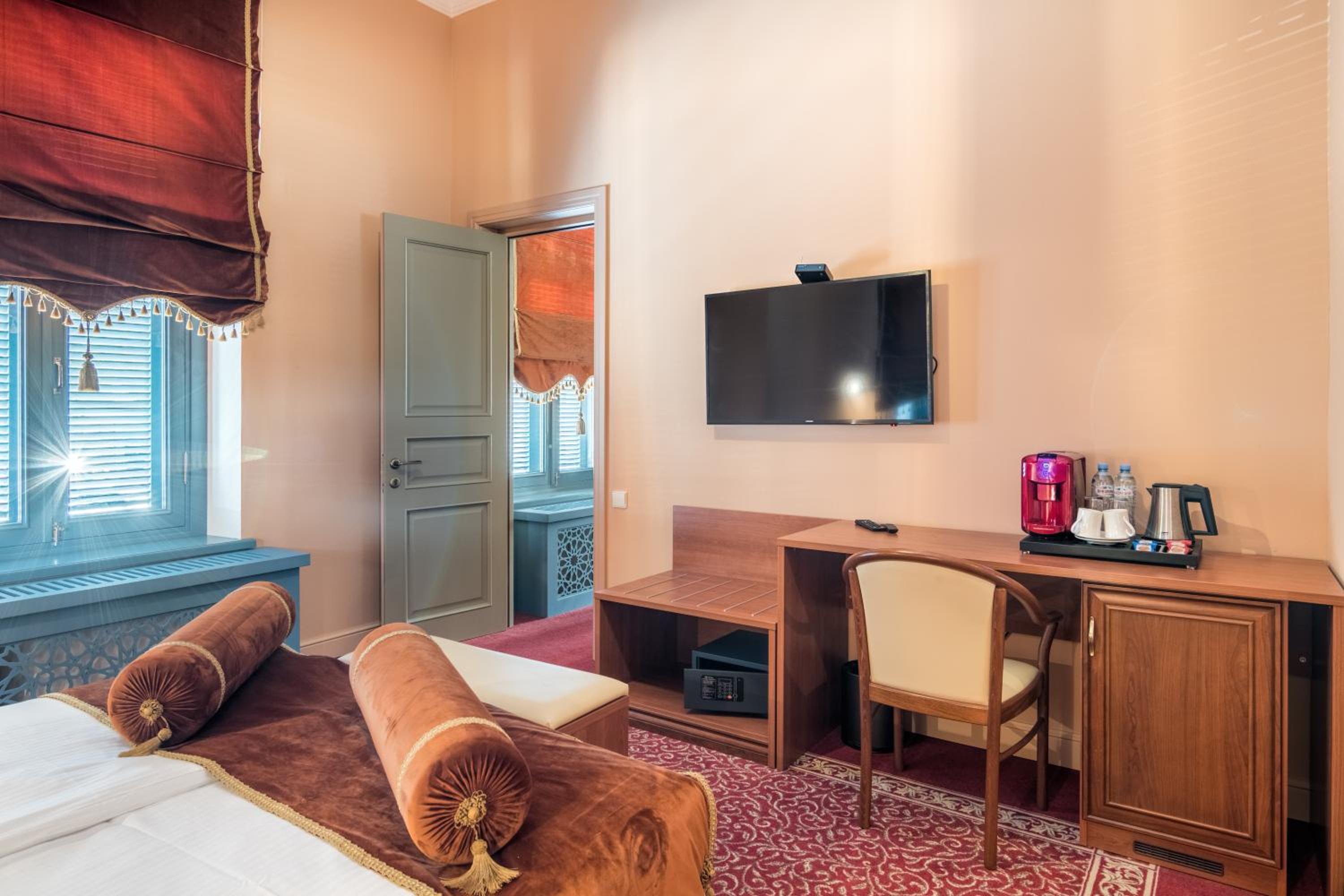 Suite with Mountain View