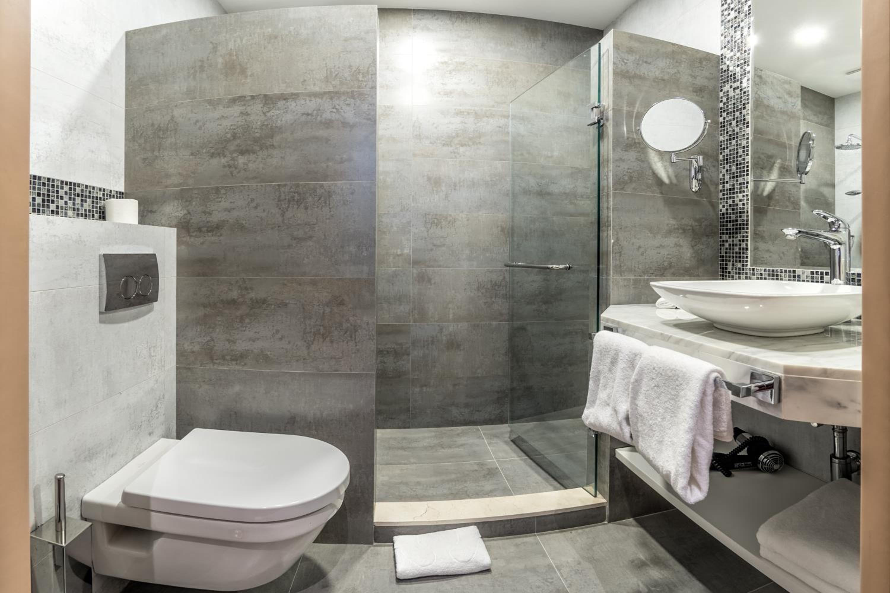 Suite with Mountain View