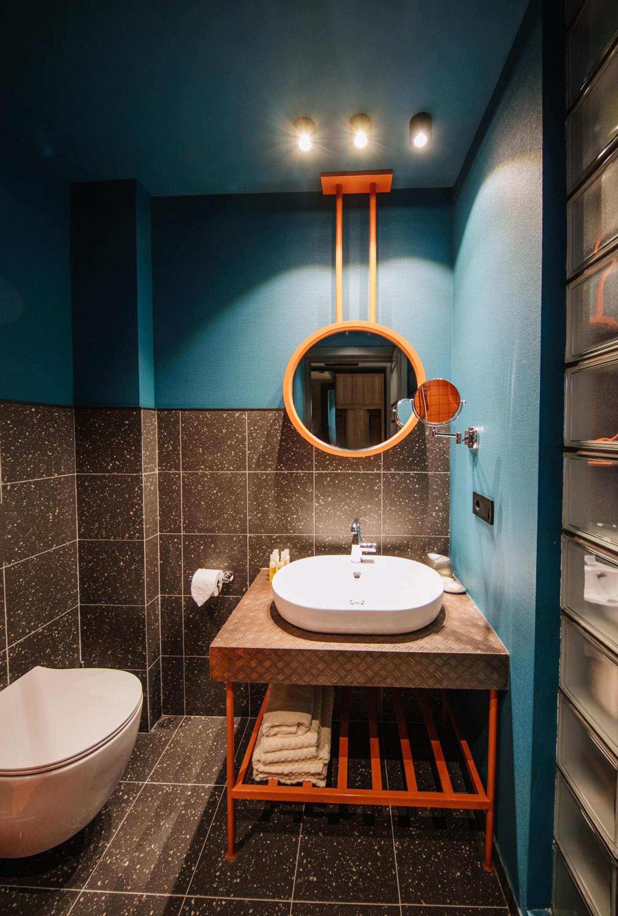 Double or Twin Room with Street View 