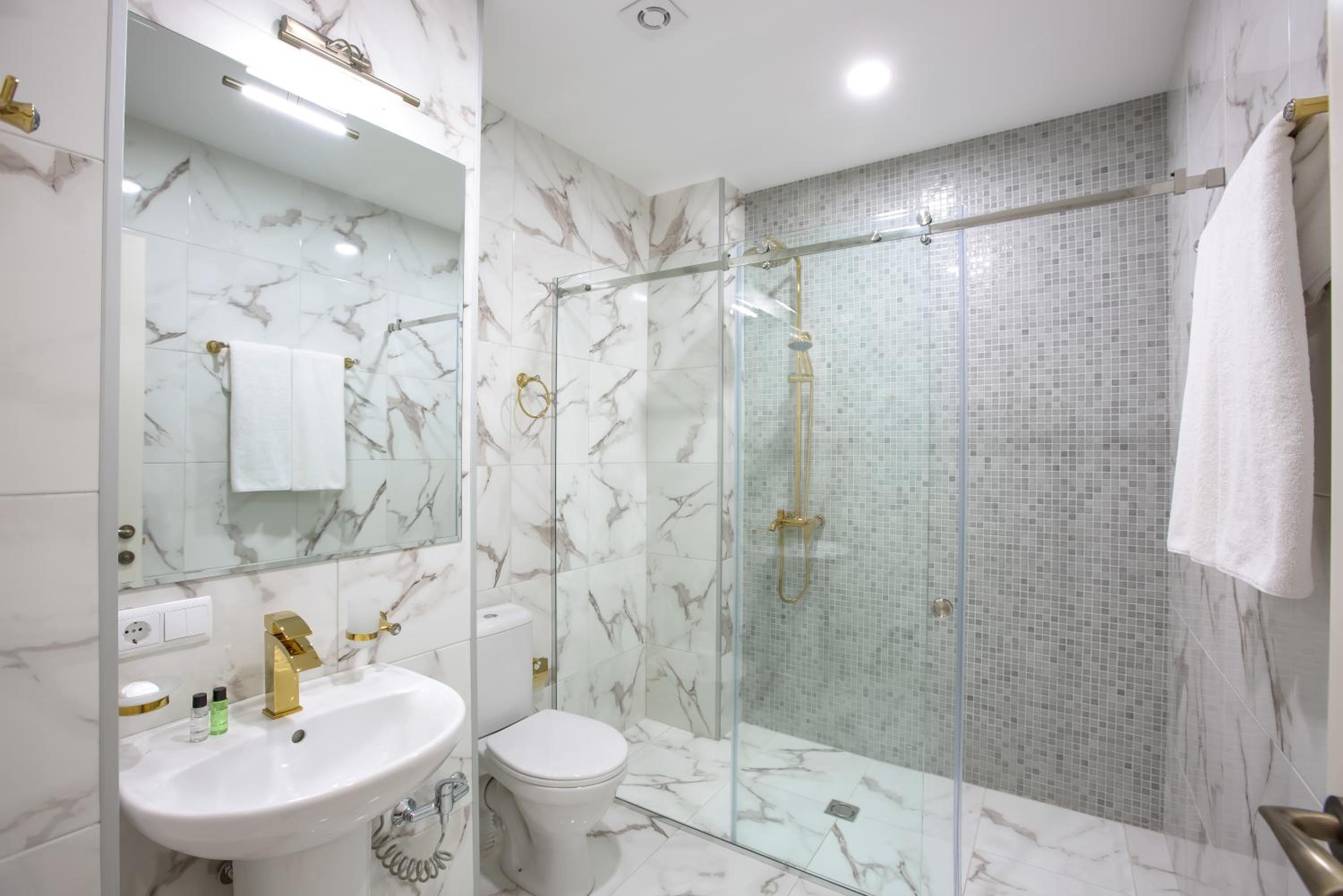 Double or Twin Room with Extra Bed