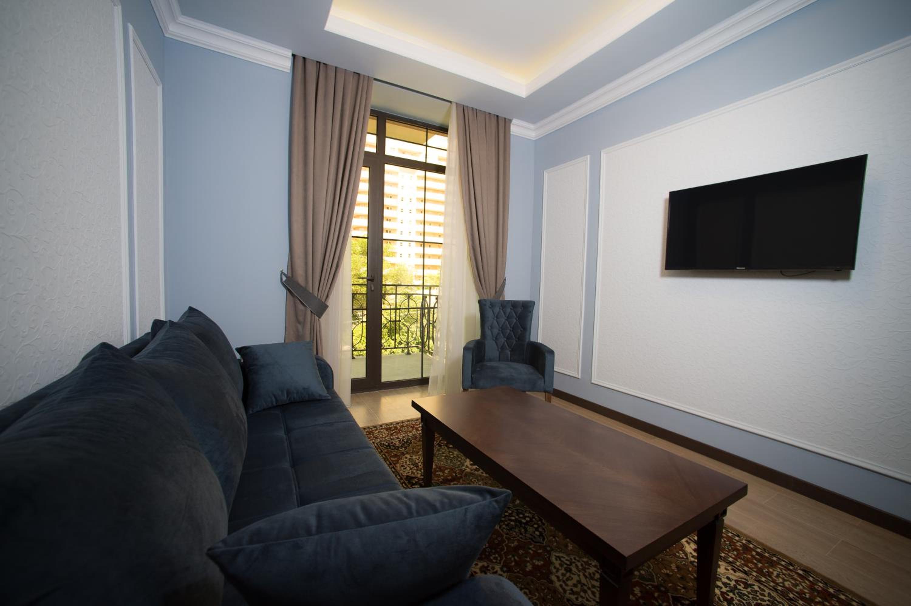 Apartment with Garden View