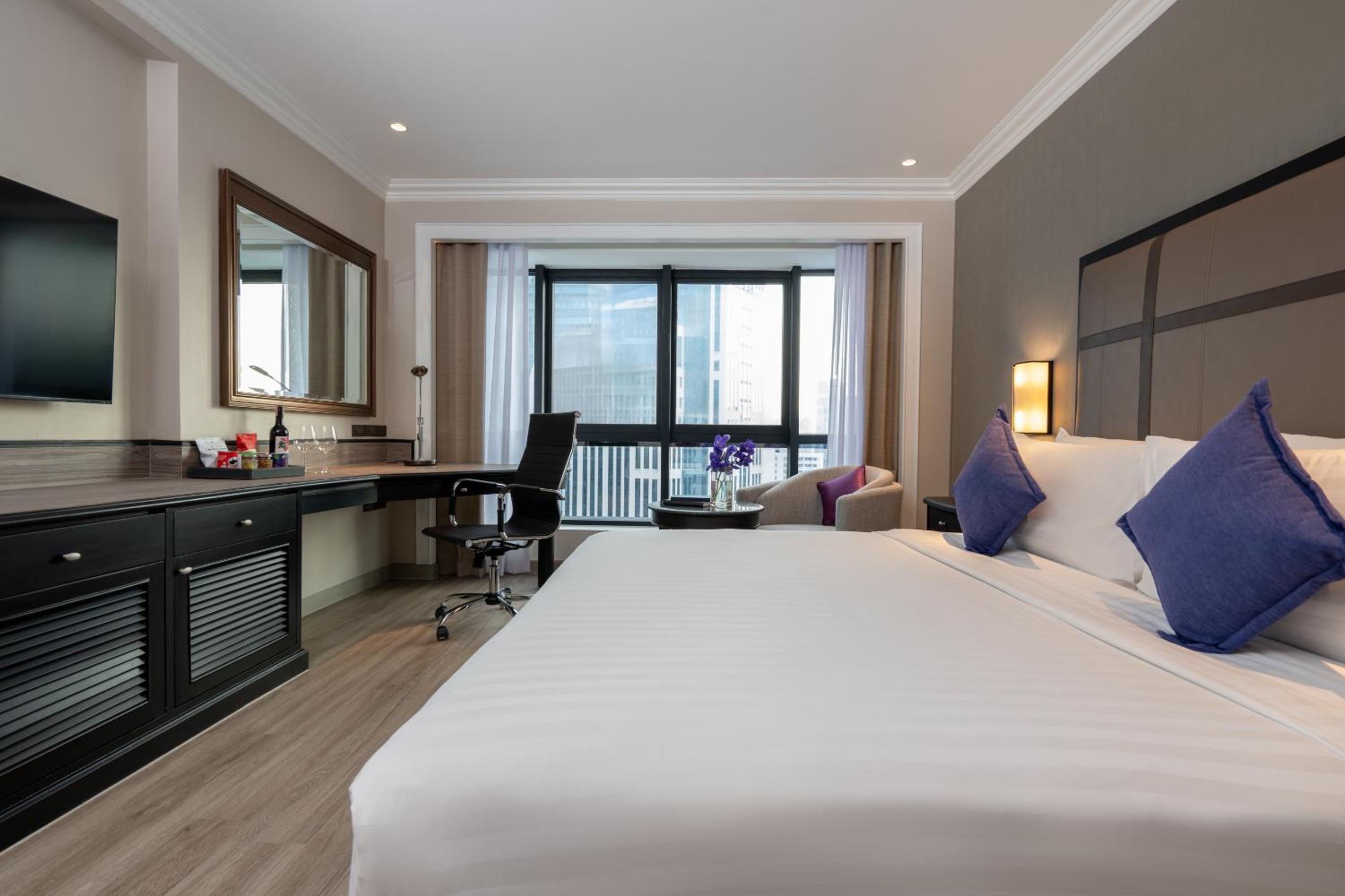 Deluxe Skyline King Room