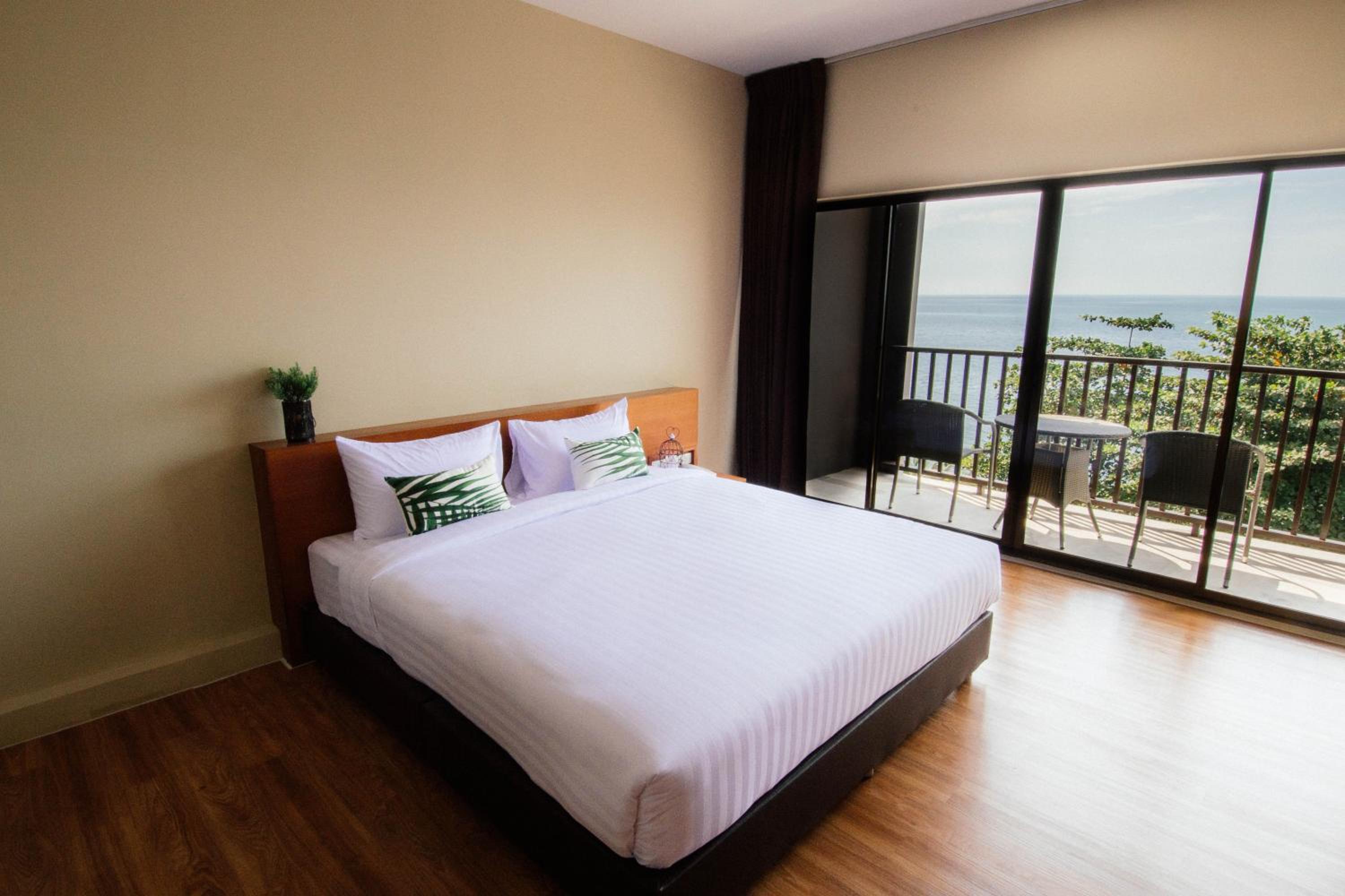 Deluxe Double or Twin Room with Sea View