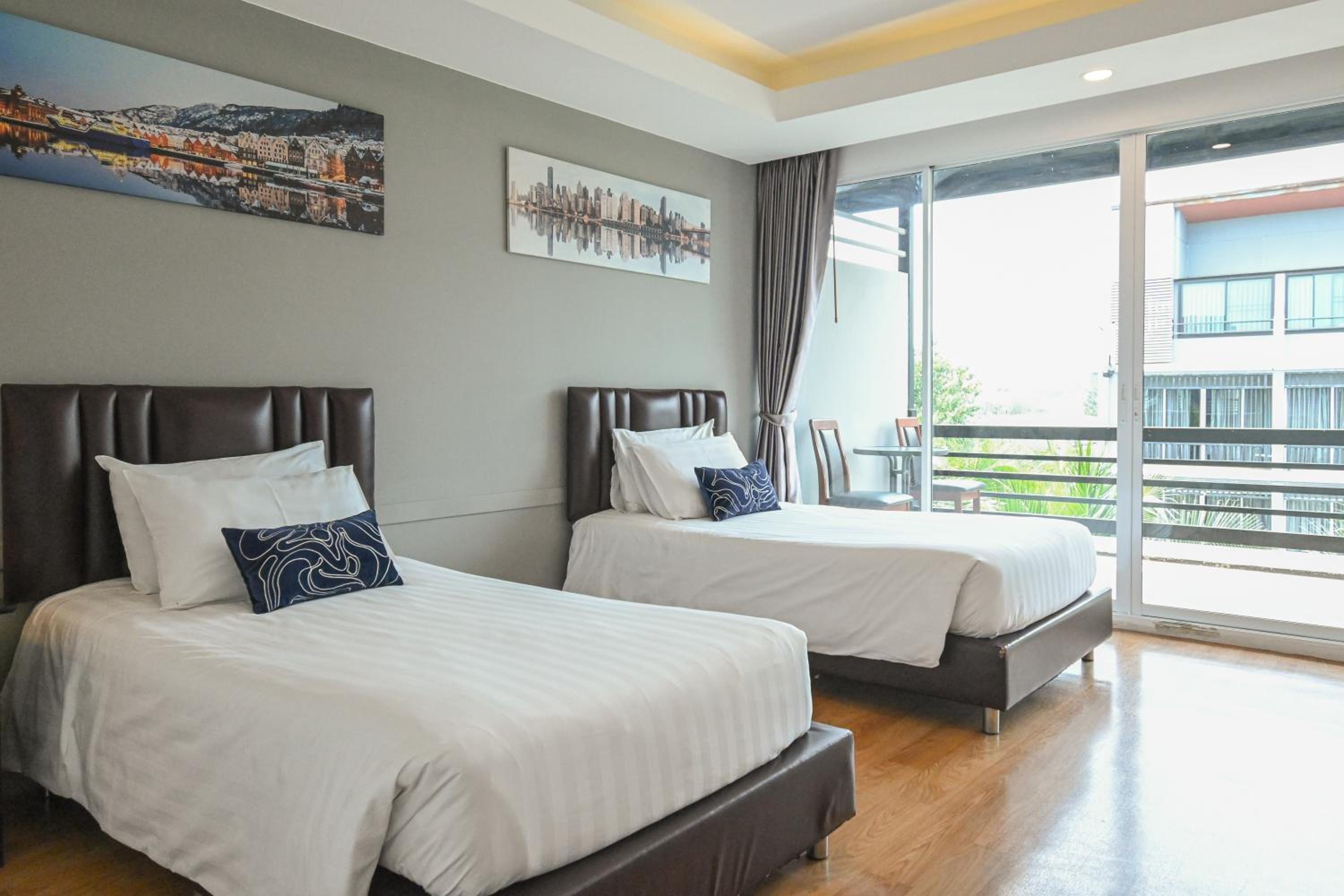 Deluxe Double or Twin Room with Pool View