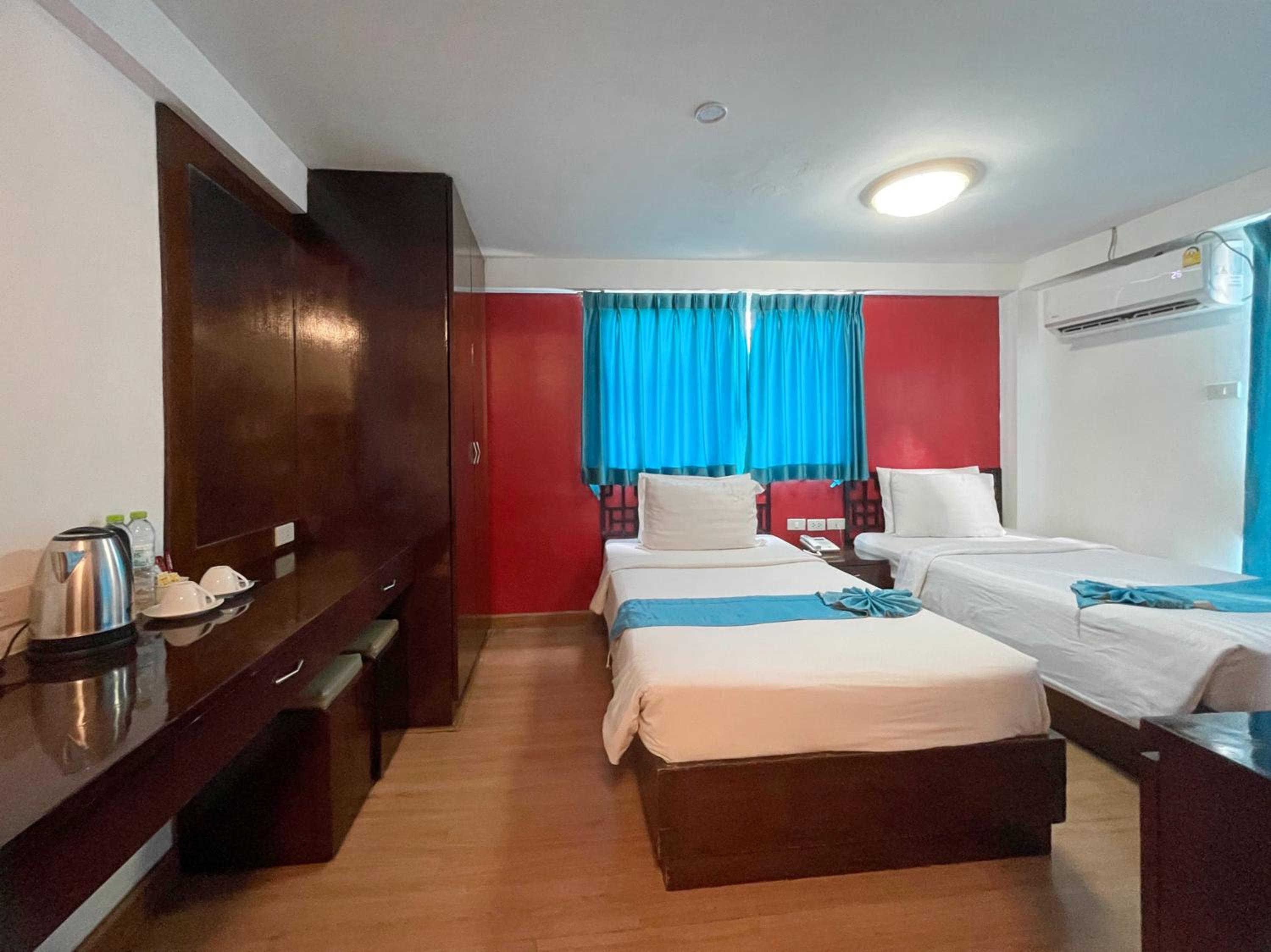 Deluxe Twin Room with Balcony