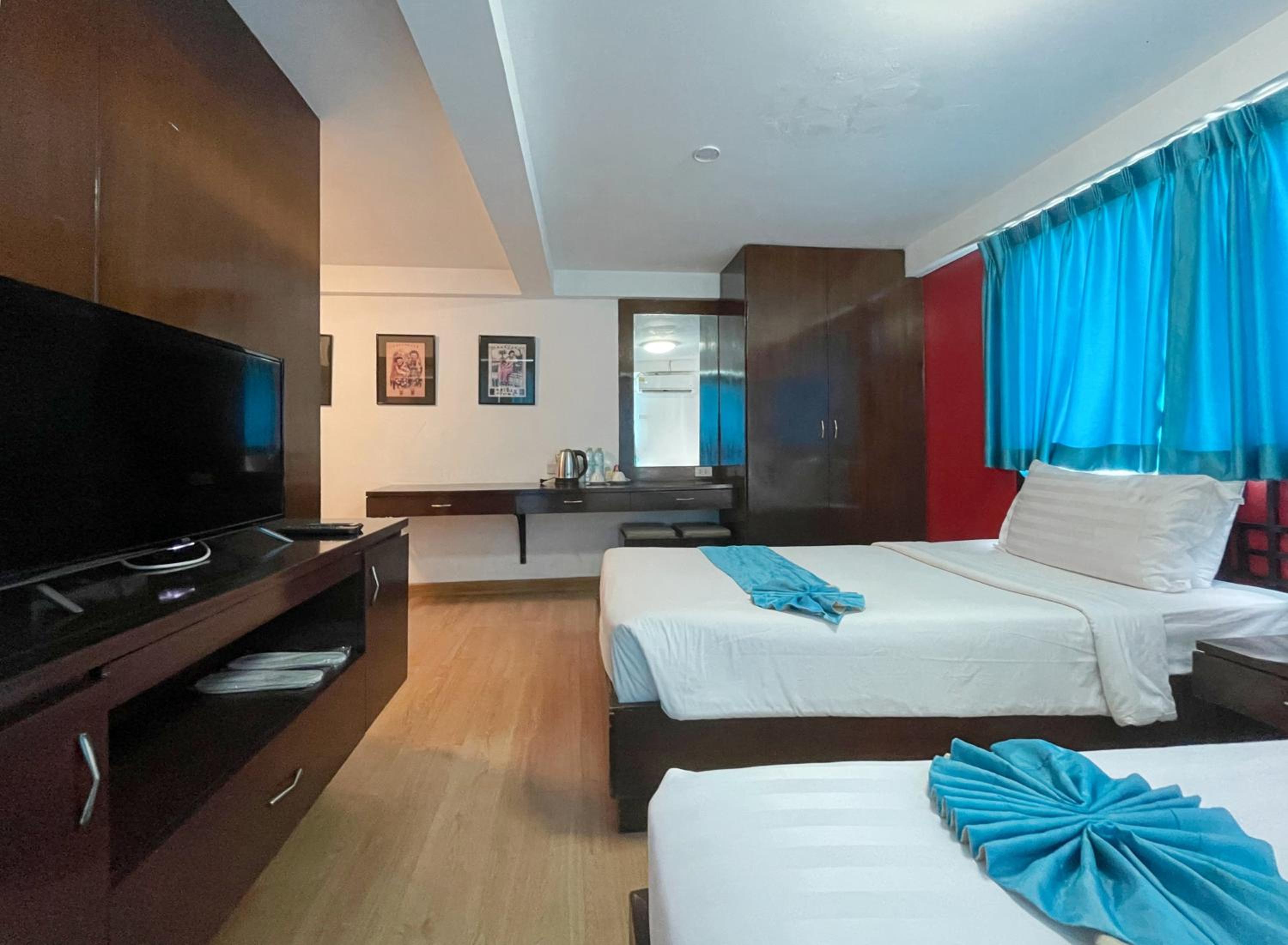 Deluxe Twin Room with Balcony