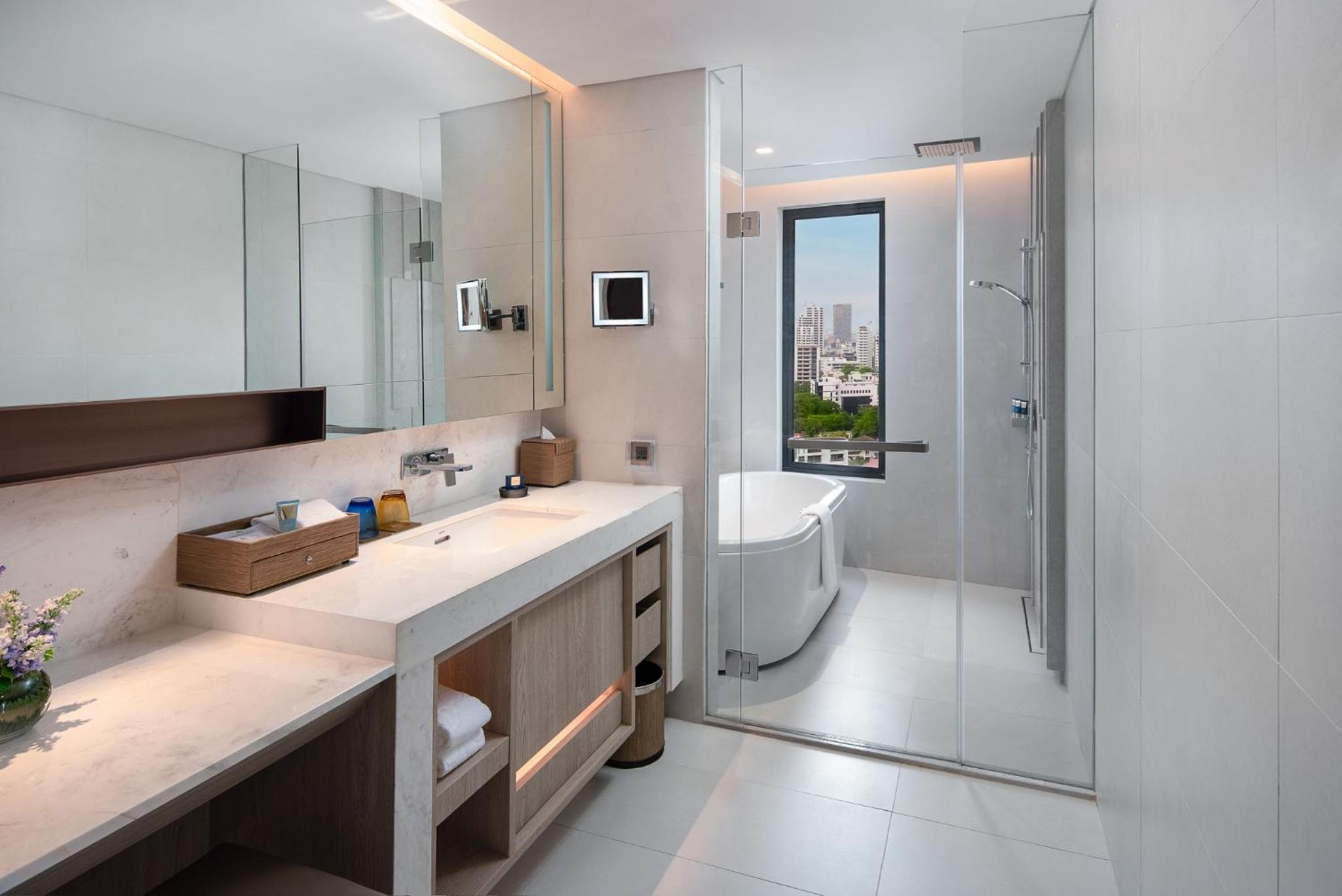 Premier Corner Plus King Room