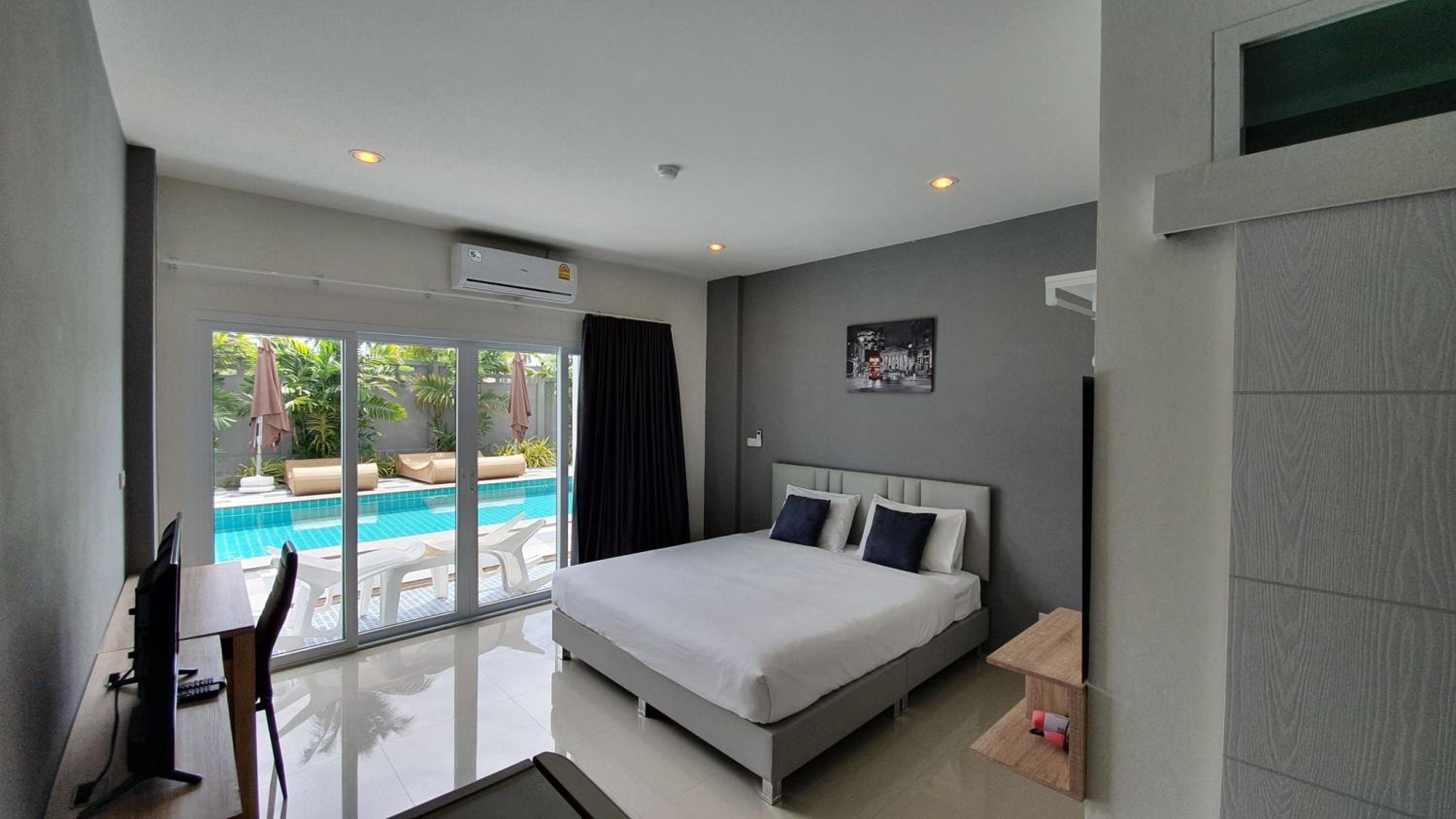 Double Room with Pool View