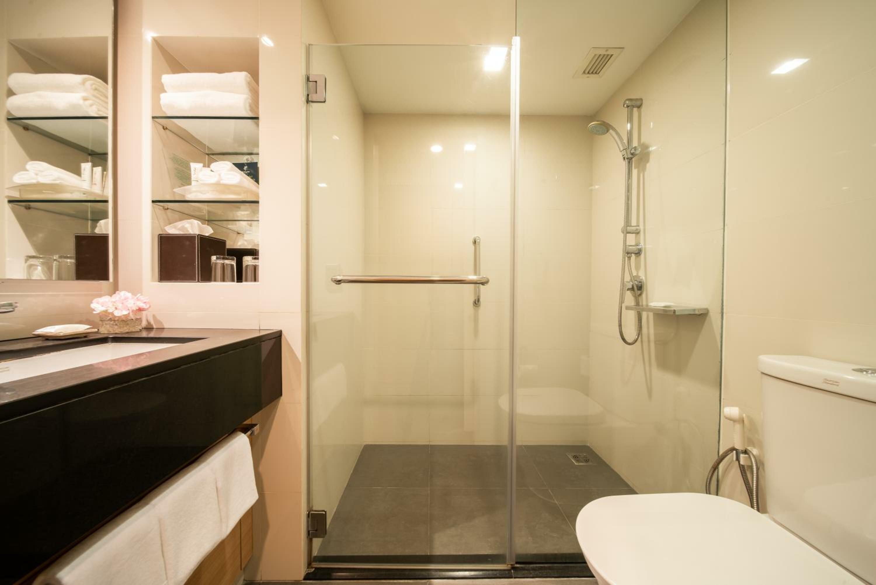 Deluxe King Room - Non-Smoking