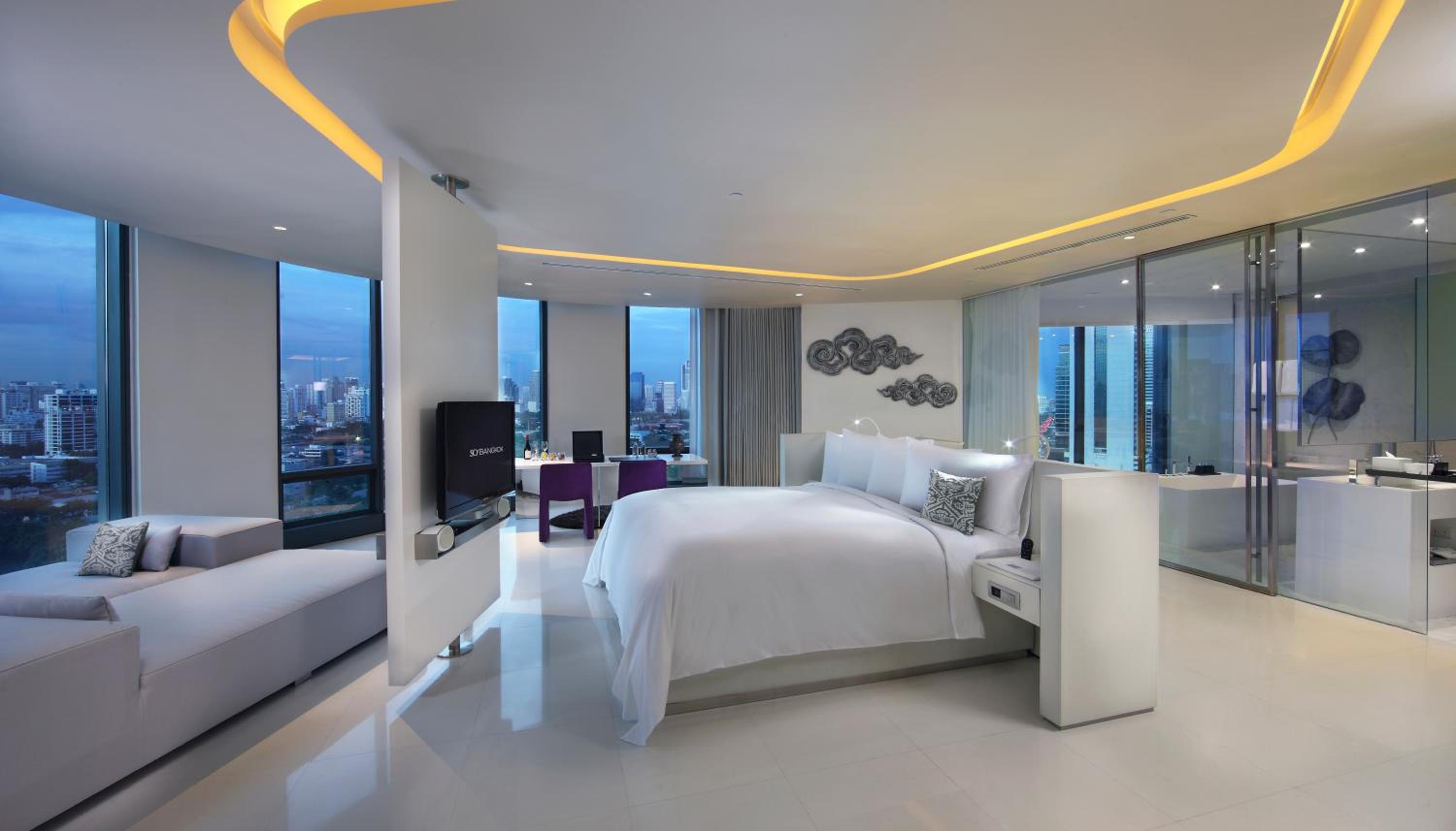 SO Lofty King Suite with Panoramic Park or City View