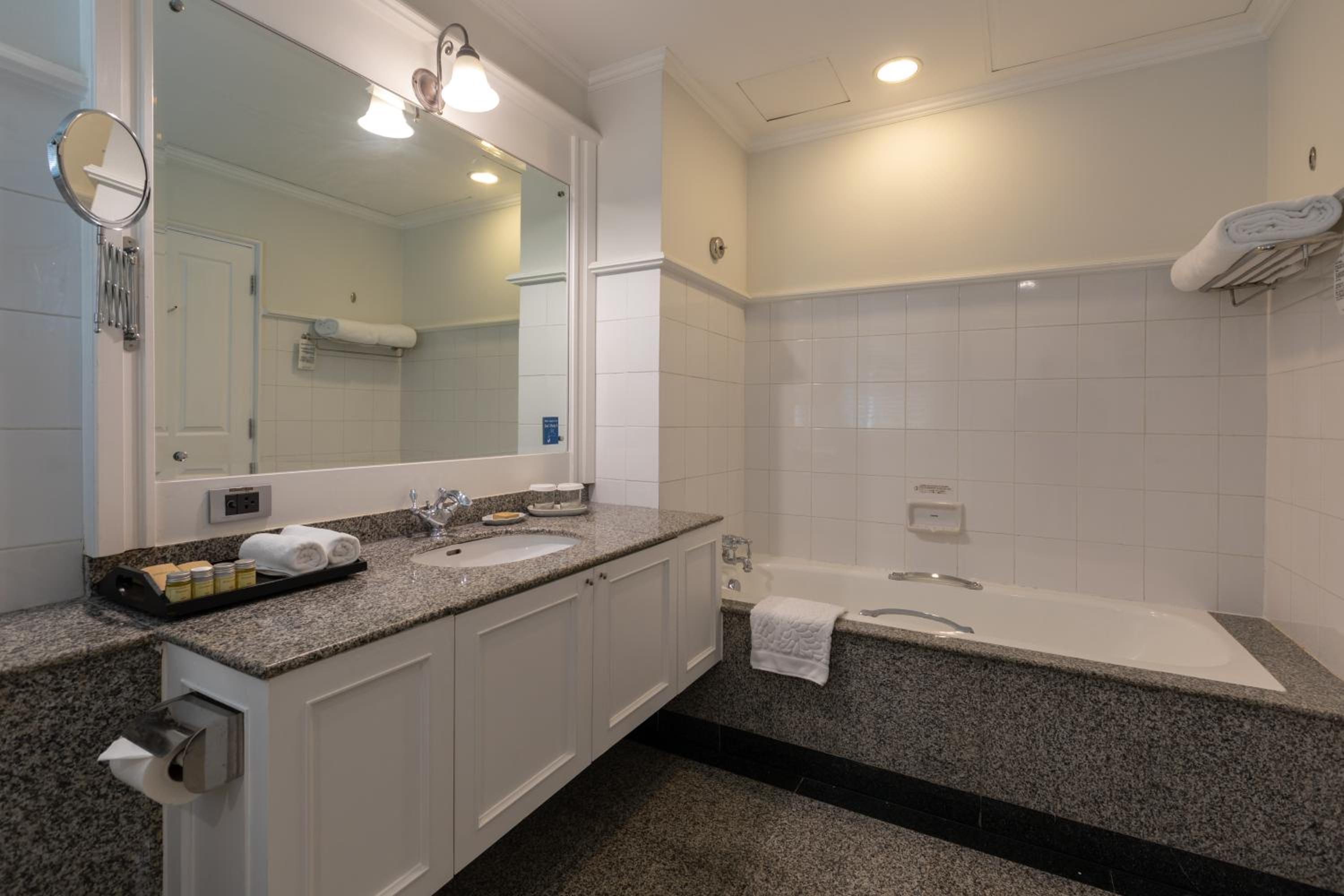 Two Bedroom Suite with Lounge Access