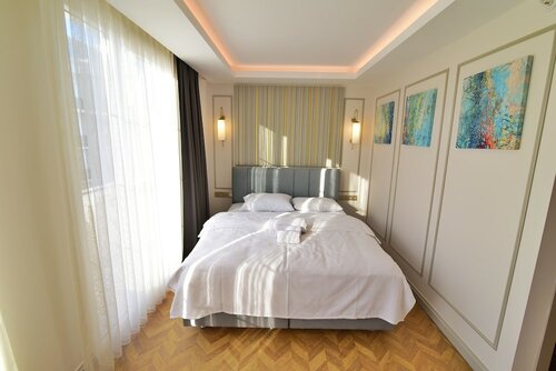 Deluxe Room, Balcony, Partial Sea View в Serai Hotel