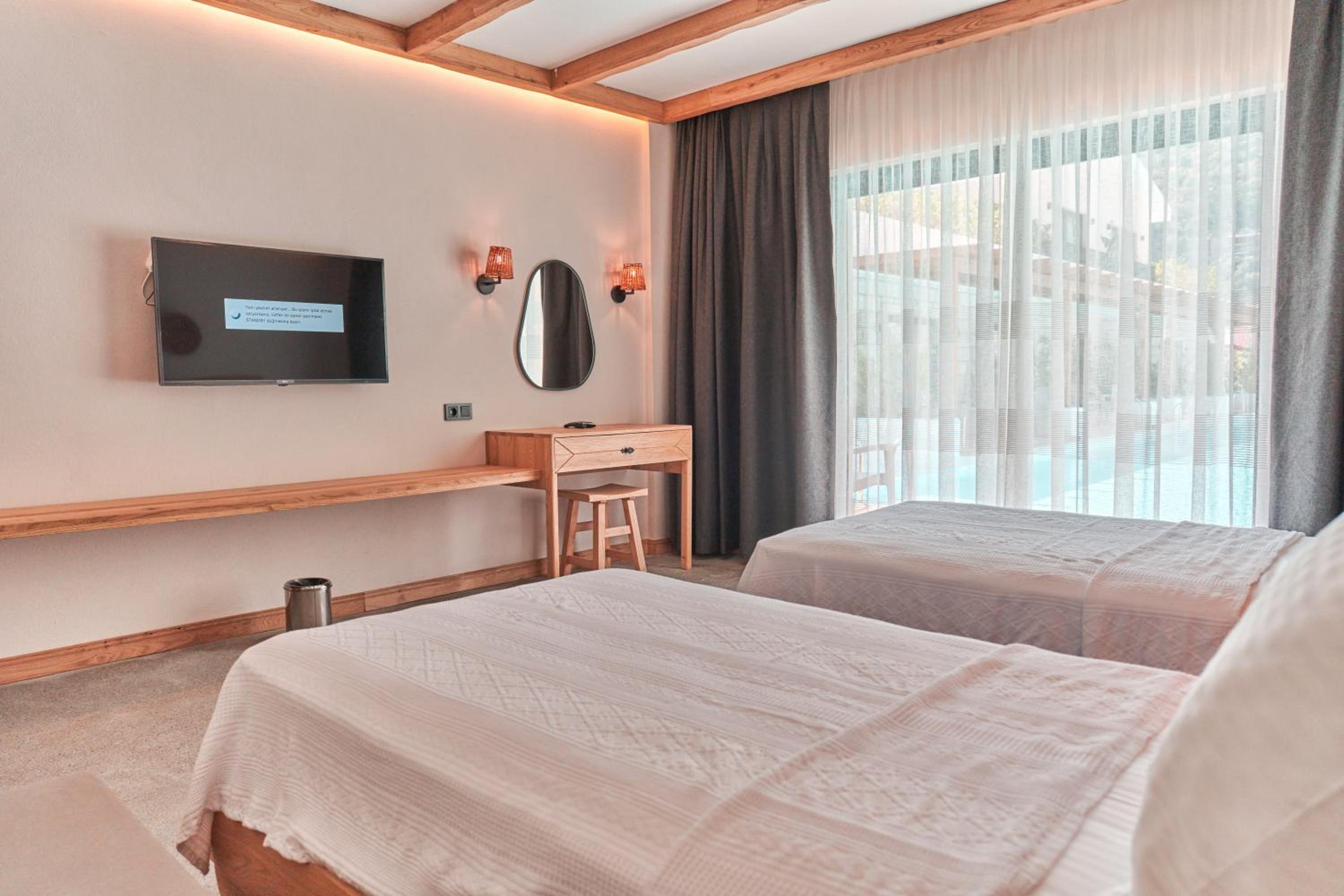 Twin Room with Swimming Pool Access