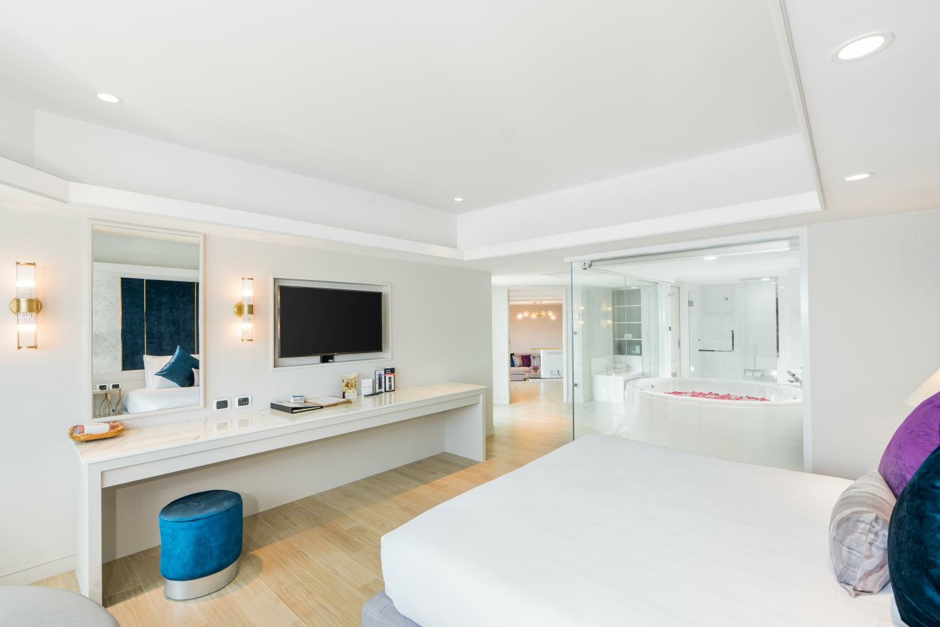 Thai Modern Theme Suite (2 Bedrooms)