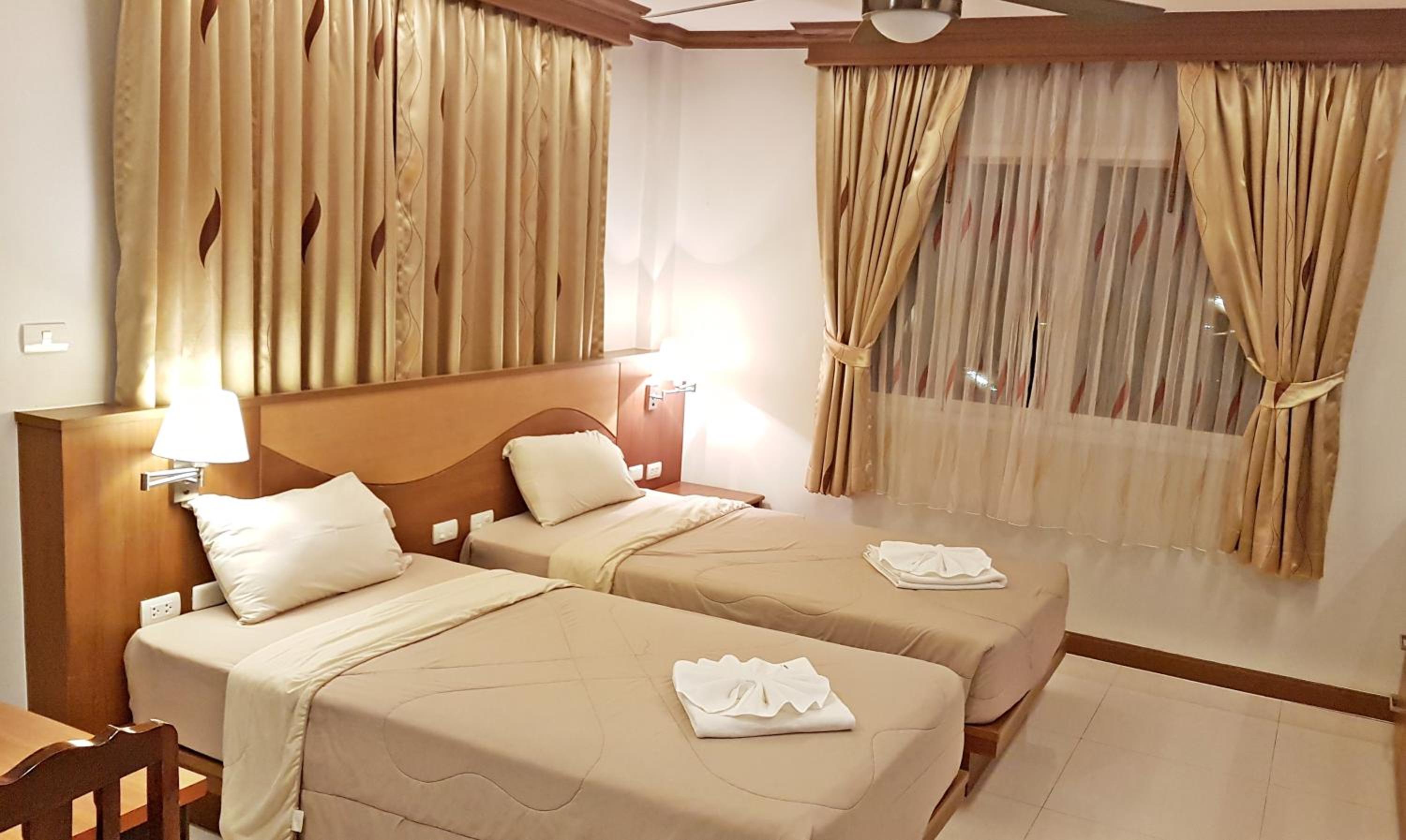 Deluxe Twin Room with Kitchenette