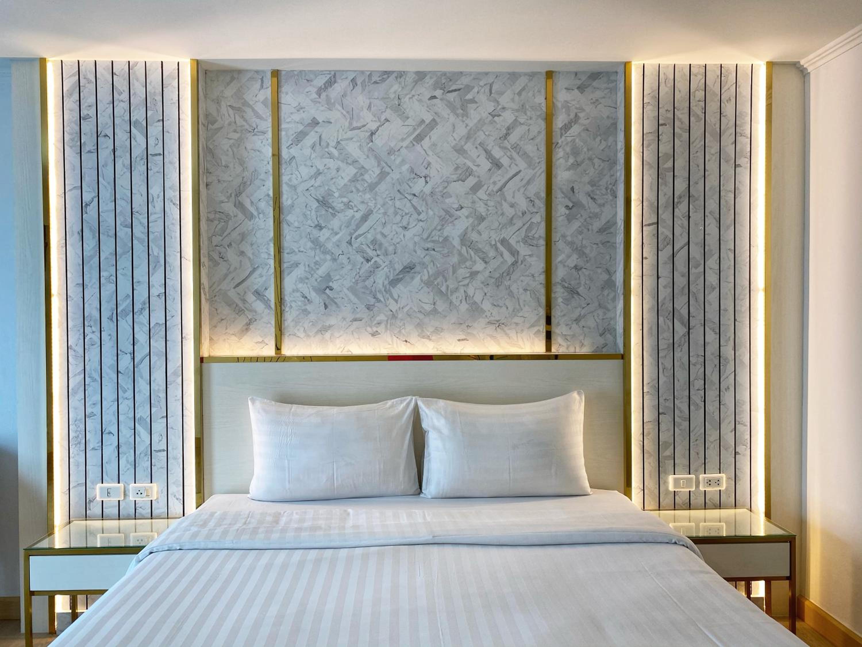 Deluxe Double Room with Pool View