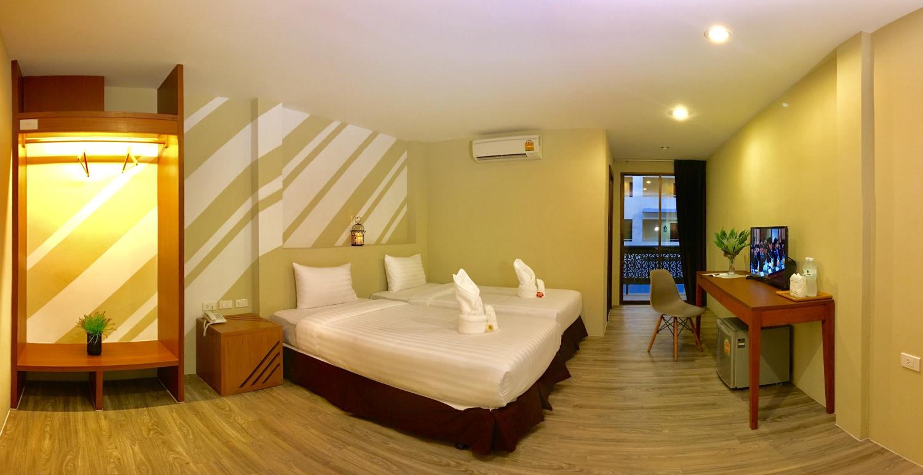Deluxe Double or Twin Room with Pool View