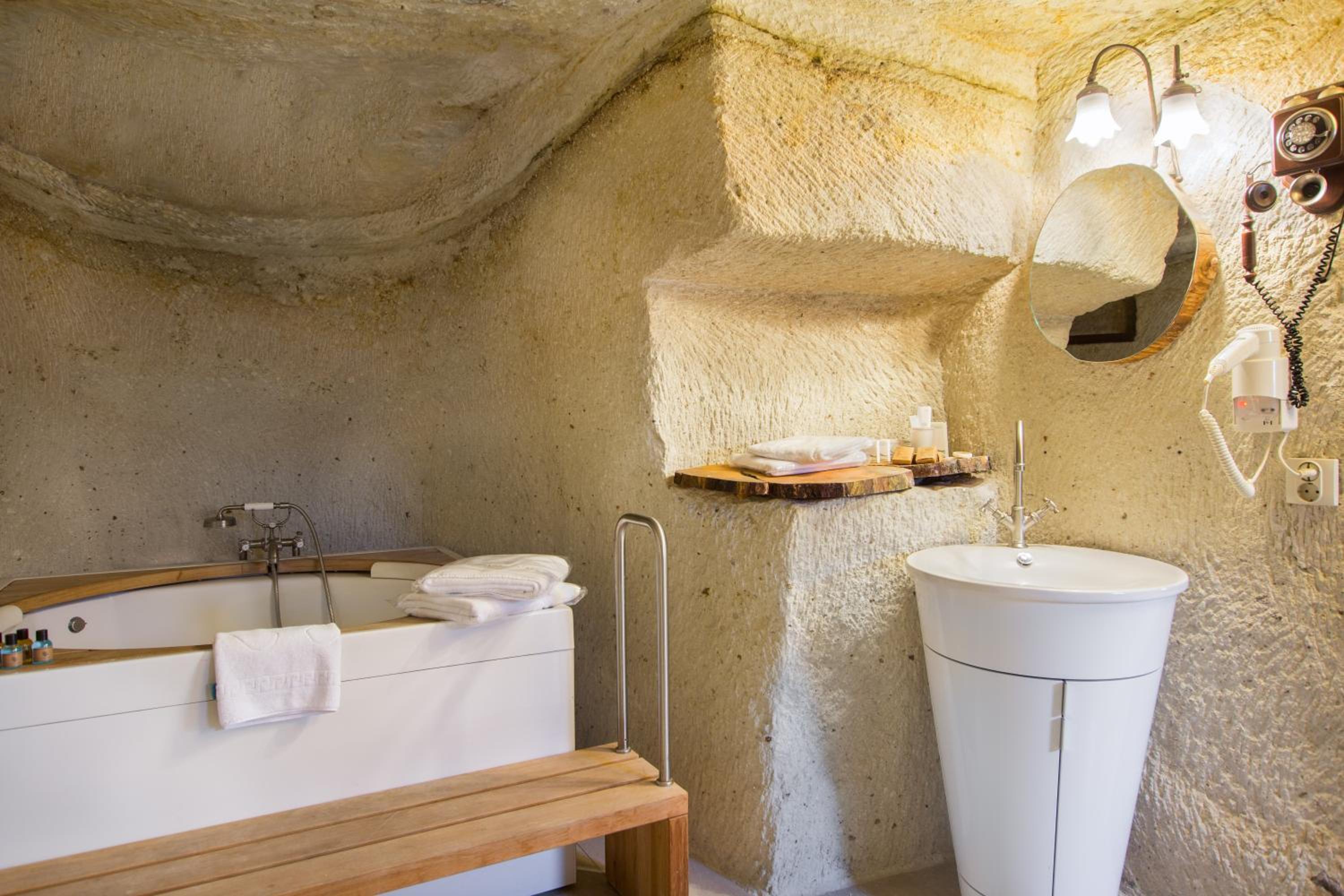 Deluxe Cave Room with Jacuzzi