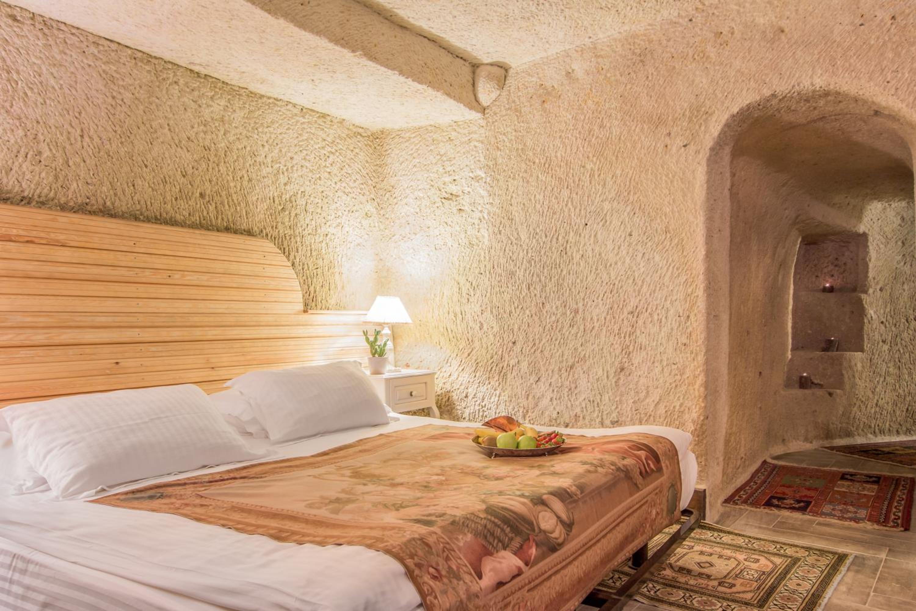 Deluxe Cave Room with Jacuzzi