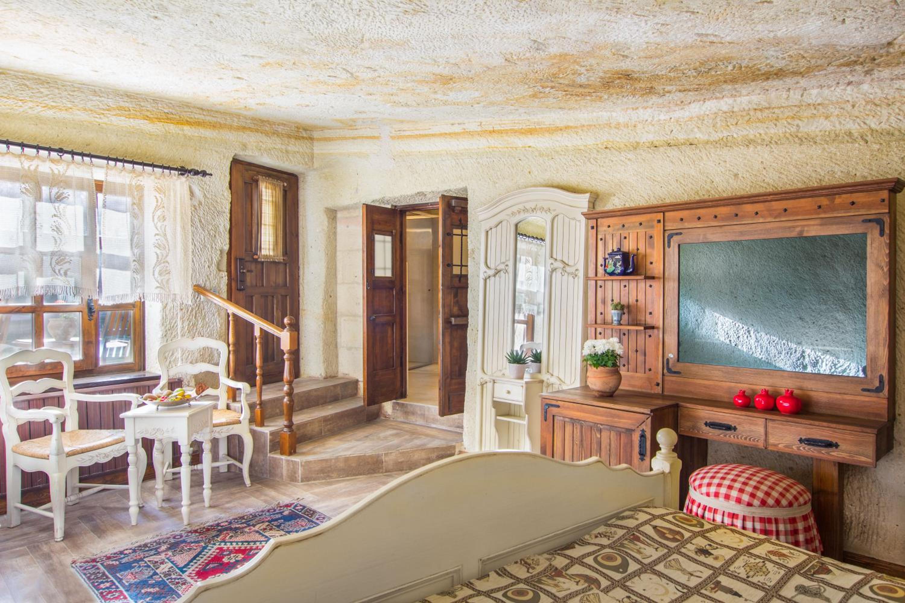 Deluxe Cave Room with Jacuzzi