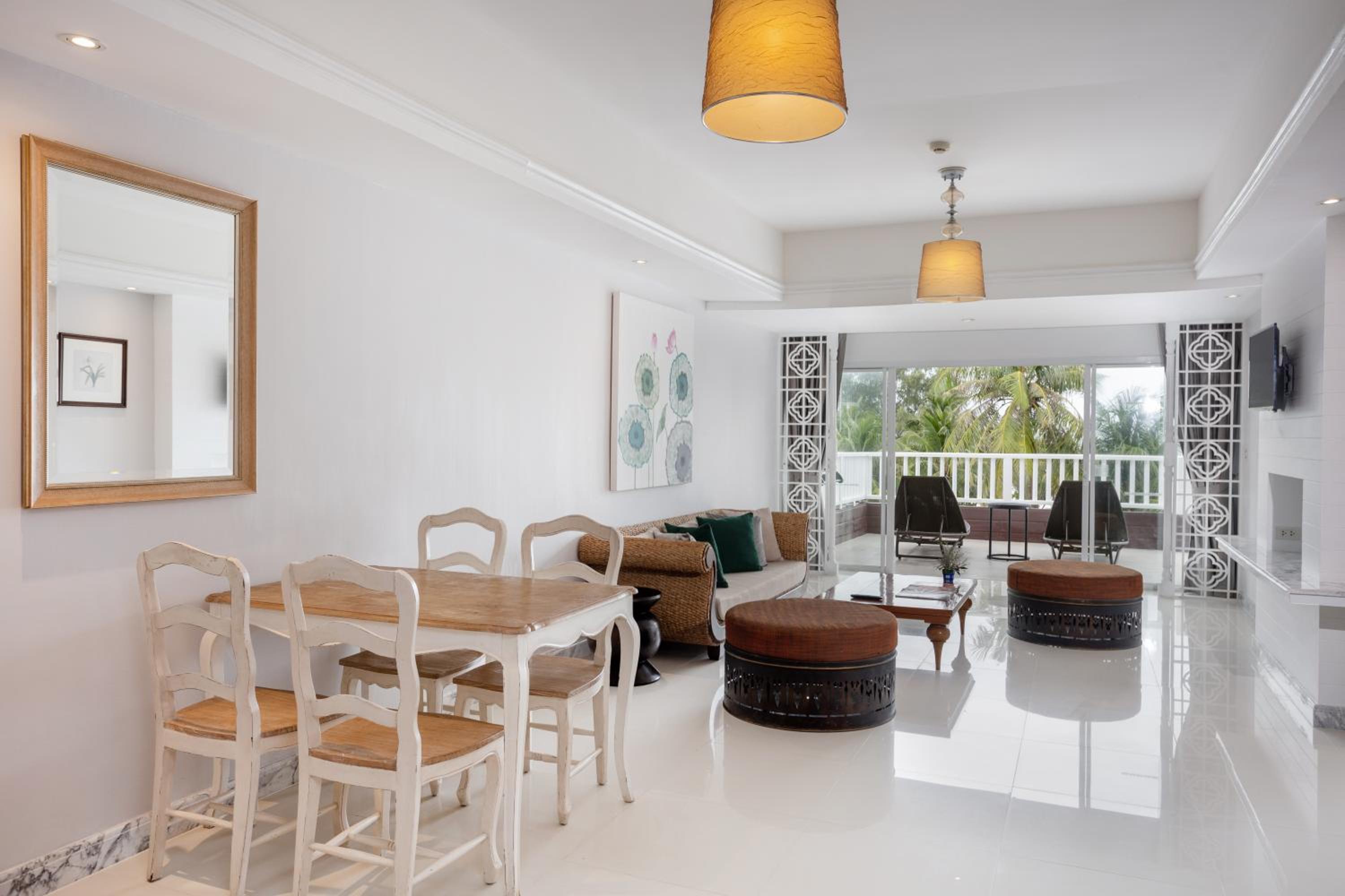 Seaview Three Bedroom Suite with Bathtub